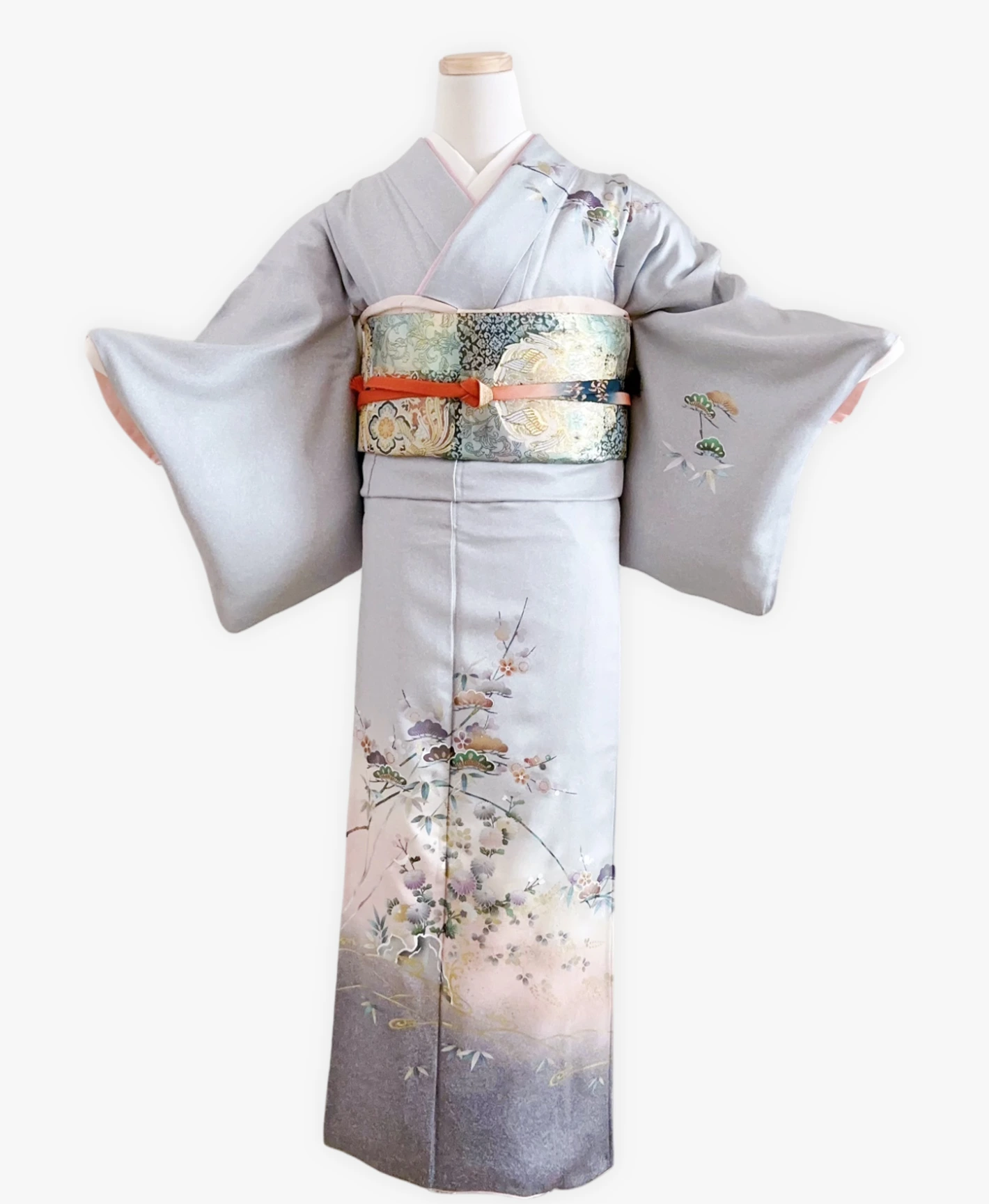 白梅鼠 灰系 暈し染め 螺鈿 松 竹 梅 吉祥花草 訪問着レンタル - 画像 1