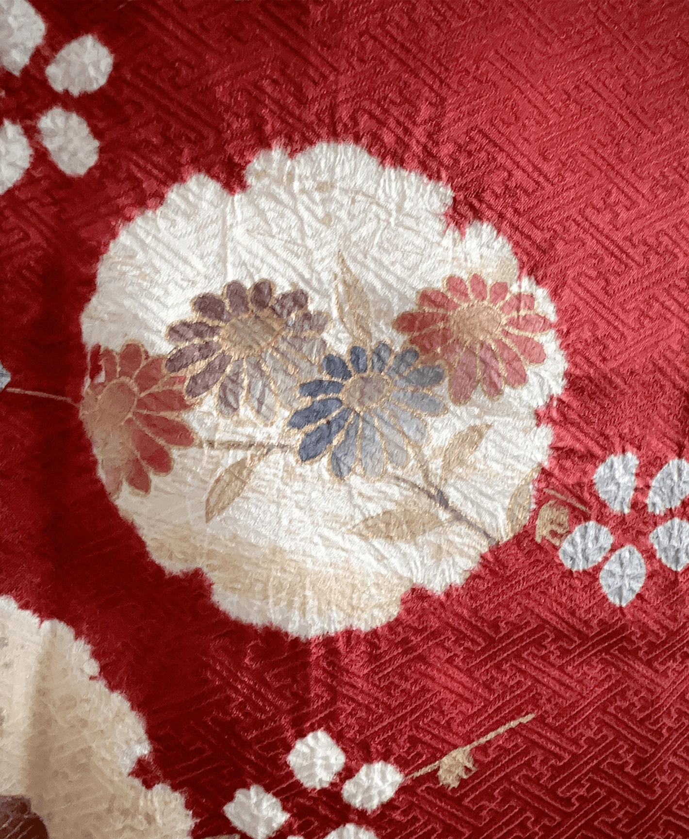 茜色 赤系 駒刺繍 金彩 絞り 雪輪取り 訪問着レンタル - 画像 6