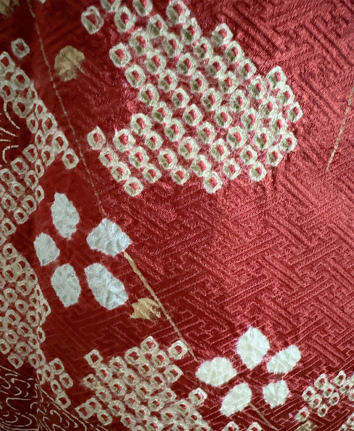 茜色 赤系 駒刺繍 金彩 絞り 雪輪取り 訪問着レンタル - 画像 7