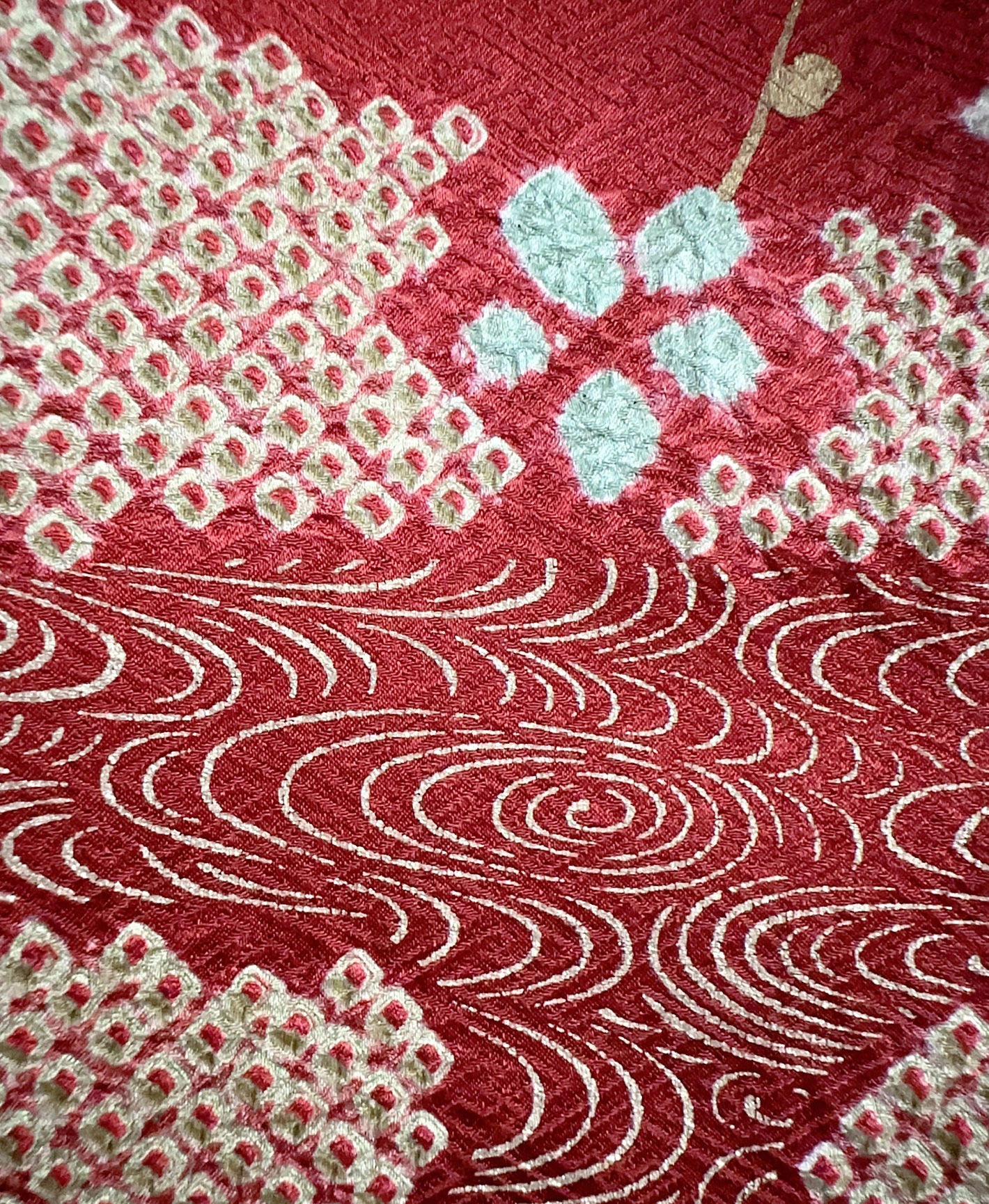 茜色 赤系 駒刺繍 金彩 絞り 雪輪取り 訪問着レンタル - 画像 8