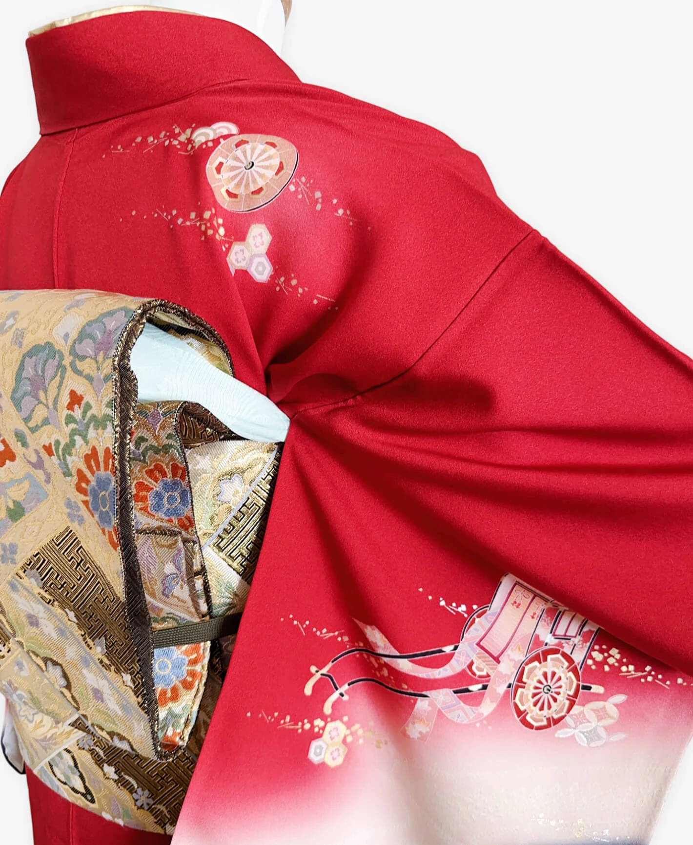 朱緋 赤系 暈し染め 駒刺繍 金彩 御所車 七宝 訪問着レンタル - 画像 4