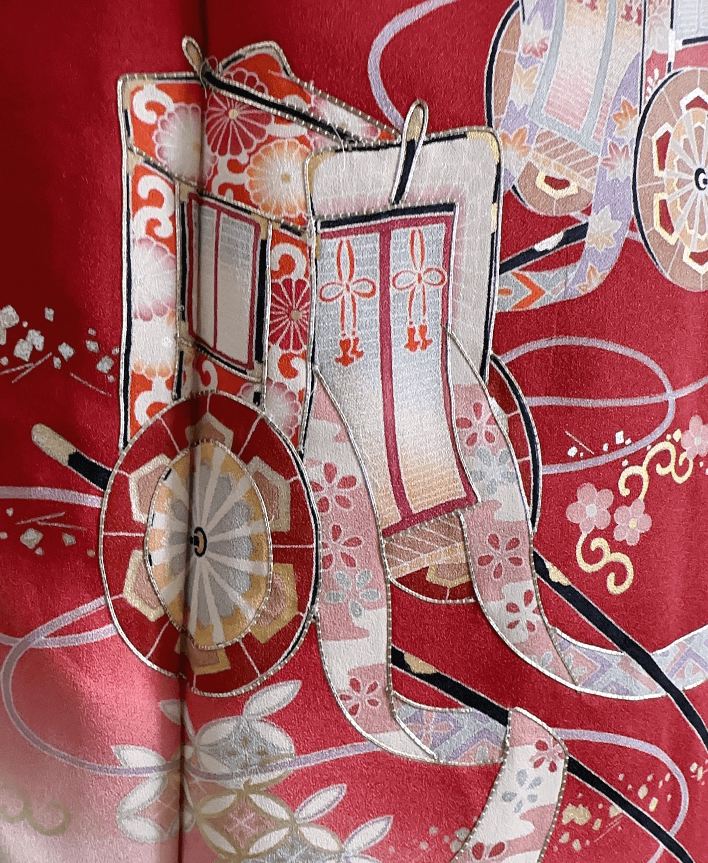 朱緋 赤系 暈し染め 駒刺繍 金彩 御所車 七宝 訪問着レンタル - 画像 6