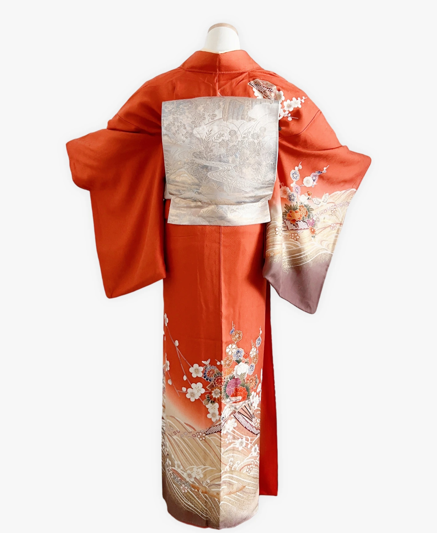 照柿 橙系 暈し染め 駒刺繍 金彩 枝梅 花束 流水 蝶 訪問着レンタル - 画像 2