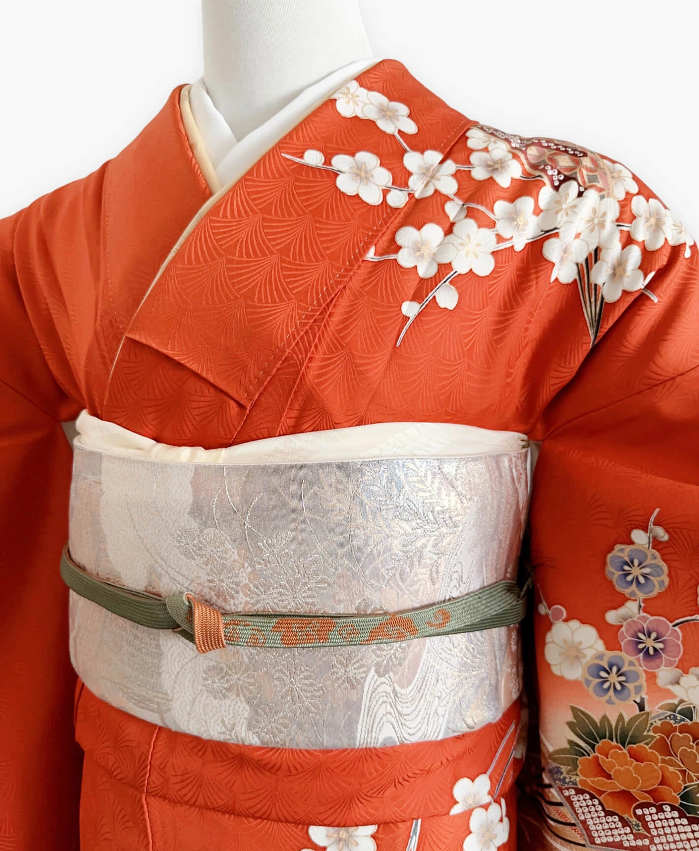 照柿 橙系 暈し染め 駒刺繍 金彩 枝梅 花束 流水 蝶 訪問着レンタル - 画像 3