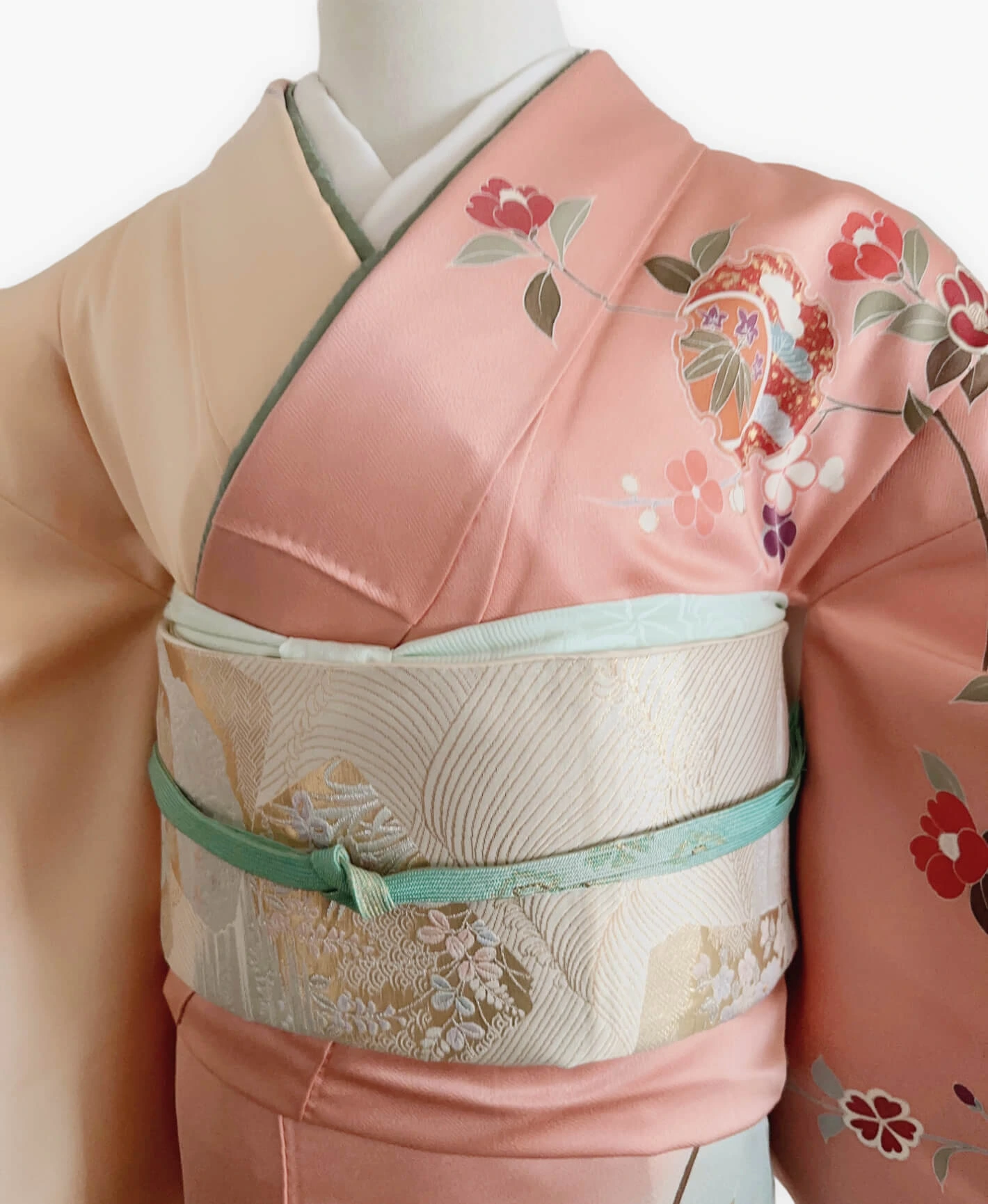 東雲色 ピンク系 暈し染め 駒刺繍 金彩 蝶 椿 花草 訪問着レンタル - 画像 3