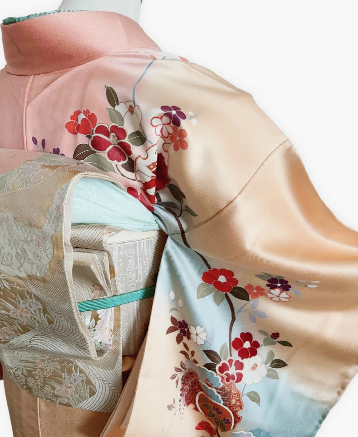 東雲色 ピンク系 暈し染め 駒刺繍 金彩 蝶 椿 花草 訪問着レンタル - 画像 4