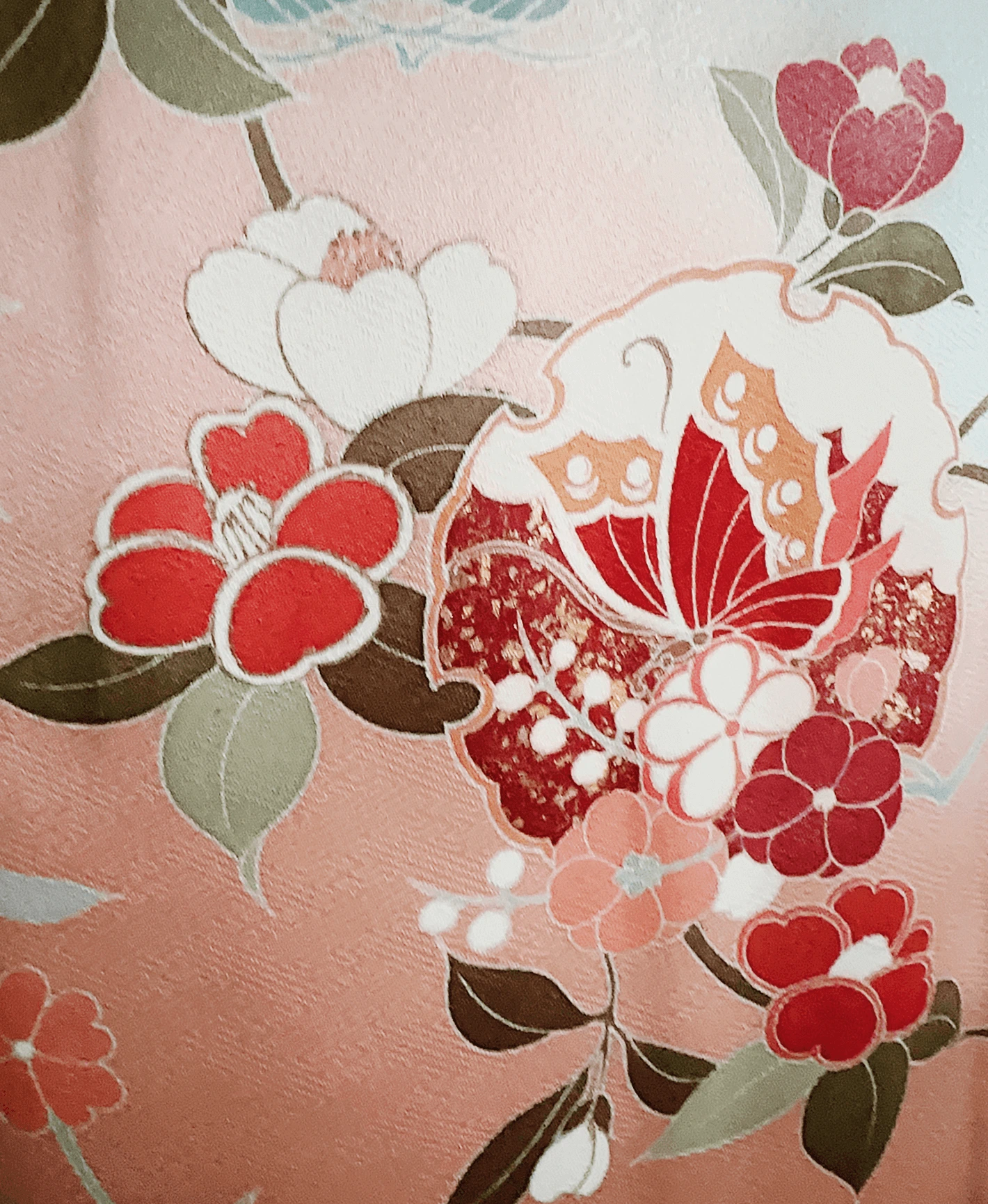 東雲色 ピンク系 暈し染め 駒刺繍 金彩 蝶 椿 花草 訪問着レンタル - 画像 6