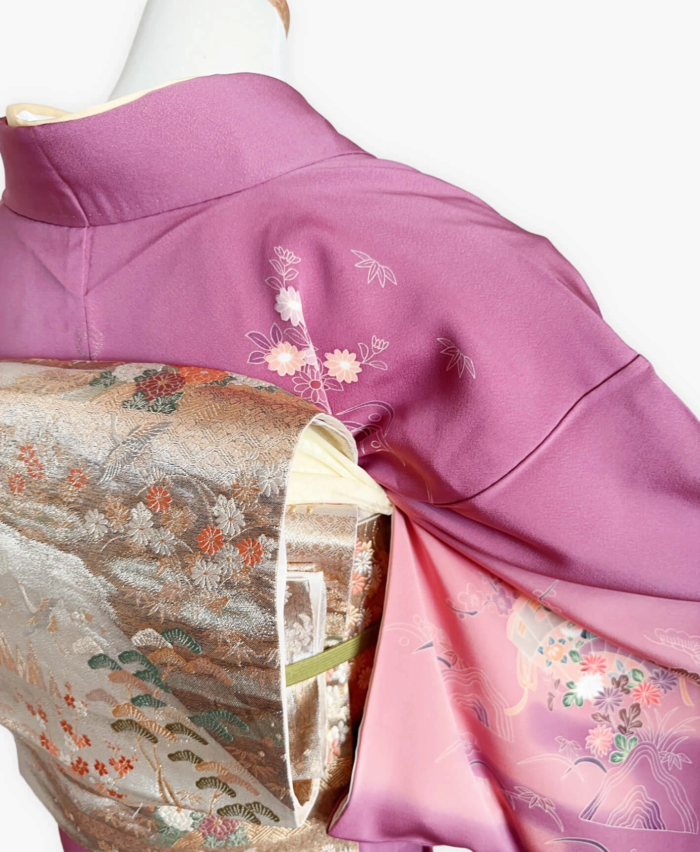 若紫 紫系 暈し染め 駒刺繍 金彩 松 菊 檜扇 御所車 訪問着レンタル - 画像 4