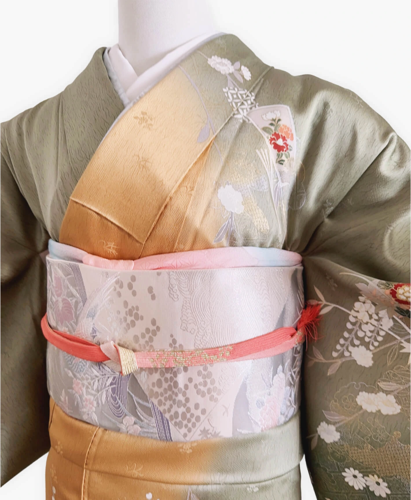 鶸茶 緑系 暈し染め 駒刺繍 金彩 扇面 牡丹 花草 訪問着レンタル - 画像 3
