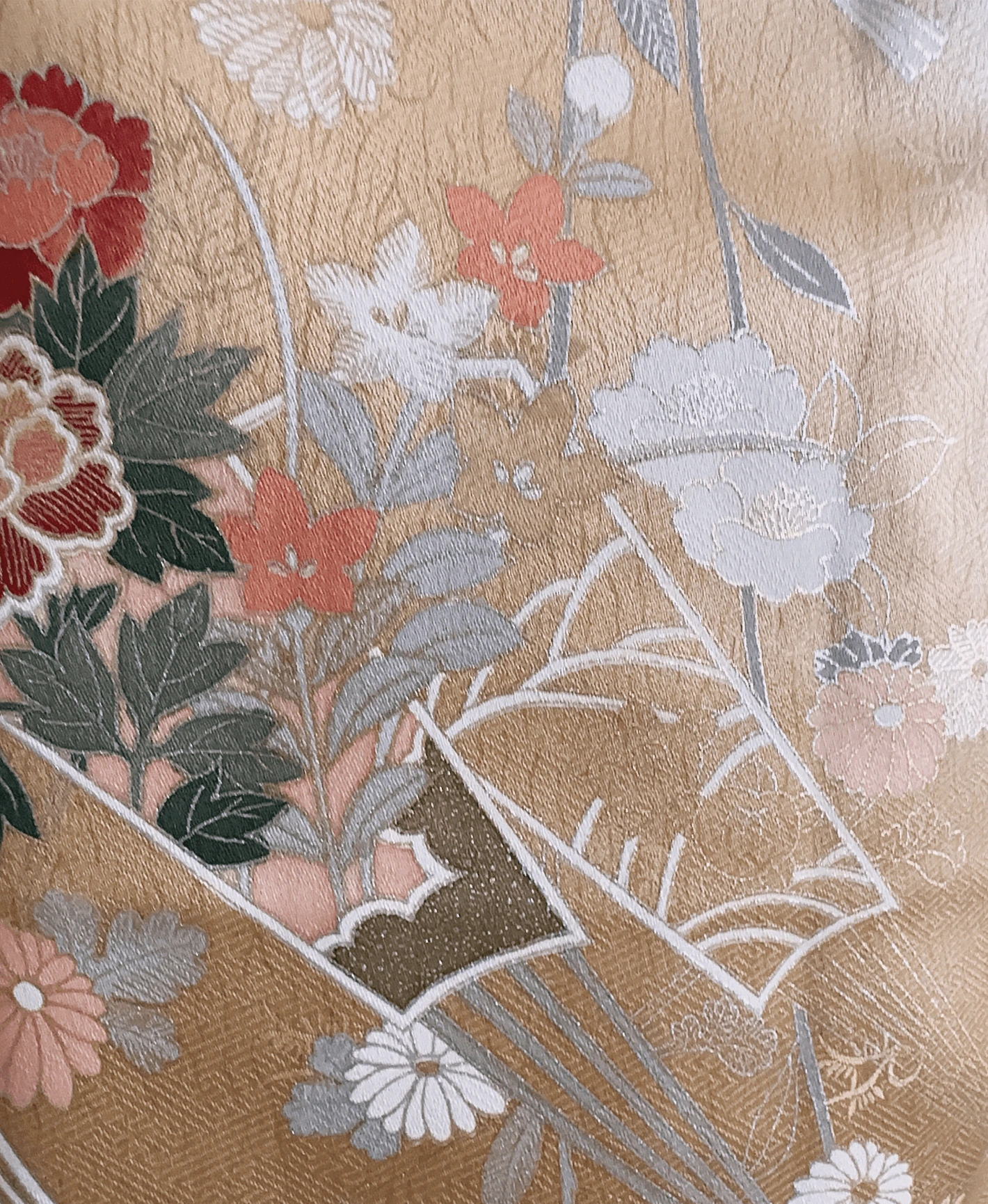 鶸茶 緑系 暈し染め 駒刺繍 金彩 扇面 牡丹 花草 訪問着レンタル - 画像 6