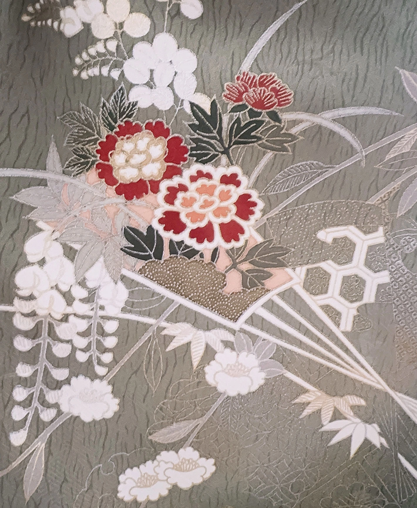 鶸茶 緑系 暈し染め 駒刺繍 金彩 扇面 牡丹 花草 訪問着レンタル - 画像 8