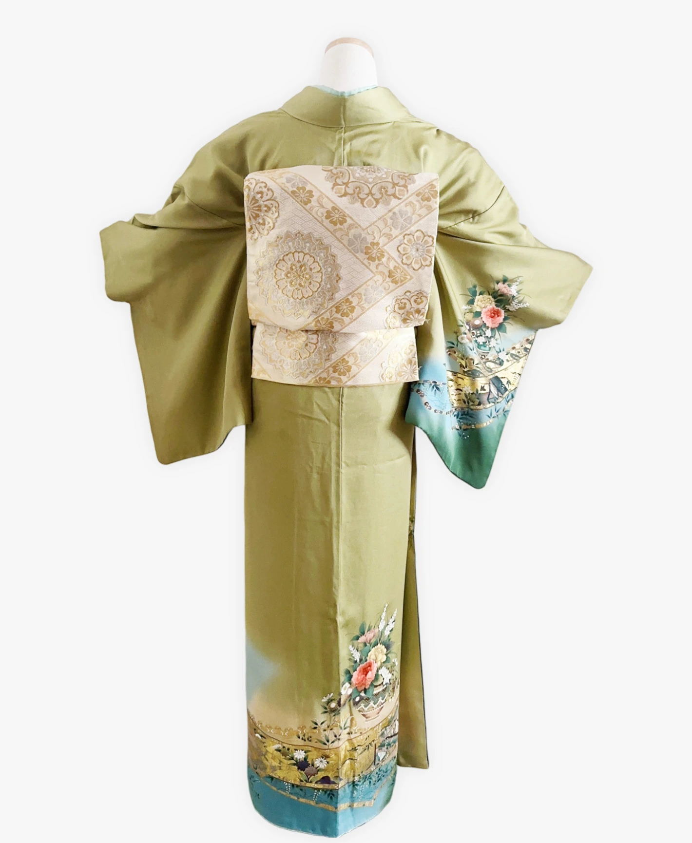 若葉色 緑系 暈し染め 駒刺繍 金彩 牡丹 花瓶 熨斗 訪問着レンタル - 画像 2