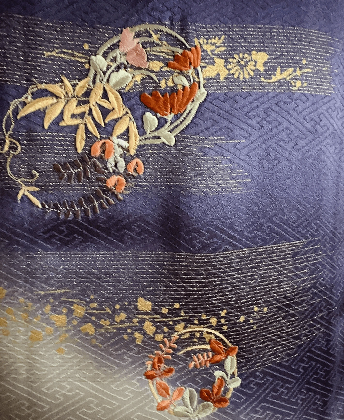 紅桔梗 紫系 暈し染め 駒刺繍 金彩 花草 雪輪 訪問着レンタル - 画像 6