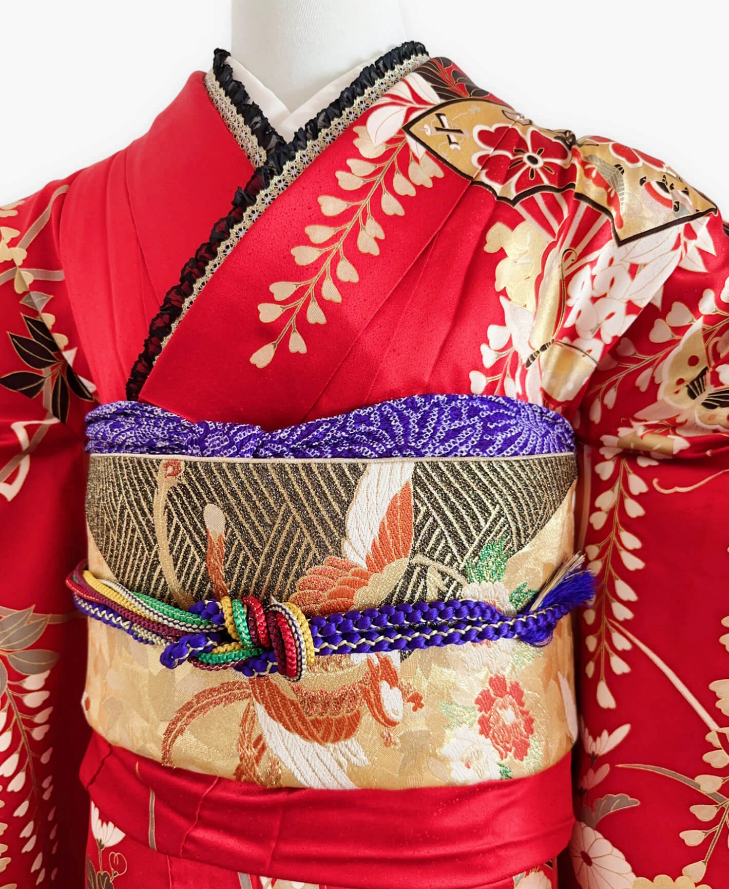 茜色 赤系 暈し染め 駒刺繍 金彩 春秋 蝶 花草 扇 鳳凰振袖 - 画像 3