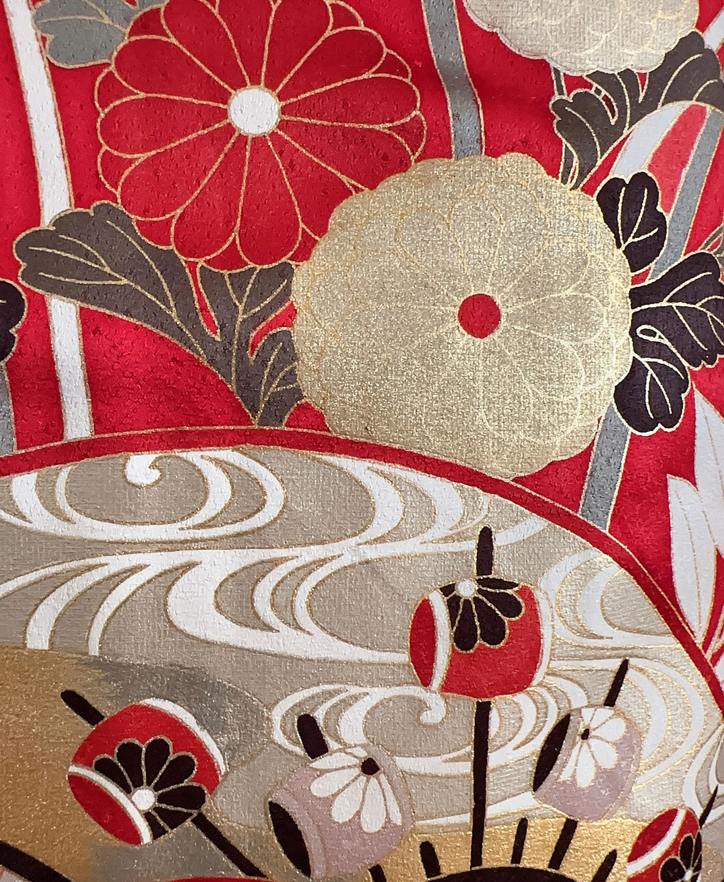 茜色 赤系 暈し染め 駒刺繍 金彩 春秋 蝶 花草 扇 鳳凰振袖 - 画像 9