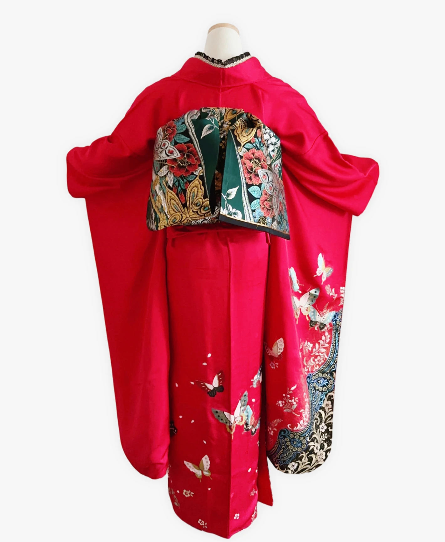 紅 赤系 金彩 更紗 花草 蝶 振袖レンタル - 画像 2