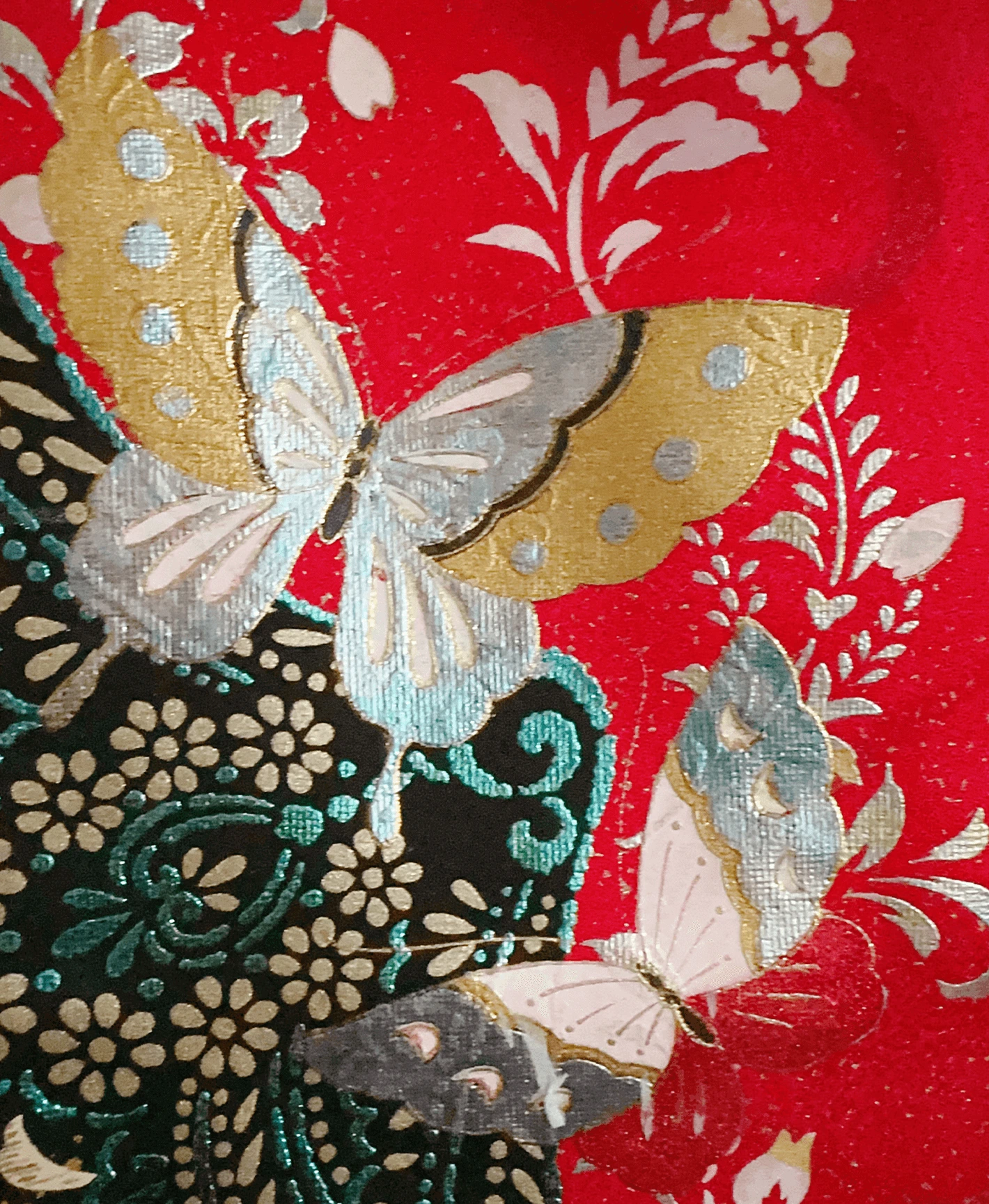 紅 赤系 金彩 更紗 花草 蝶 振袖レンタル - 画像 6