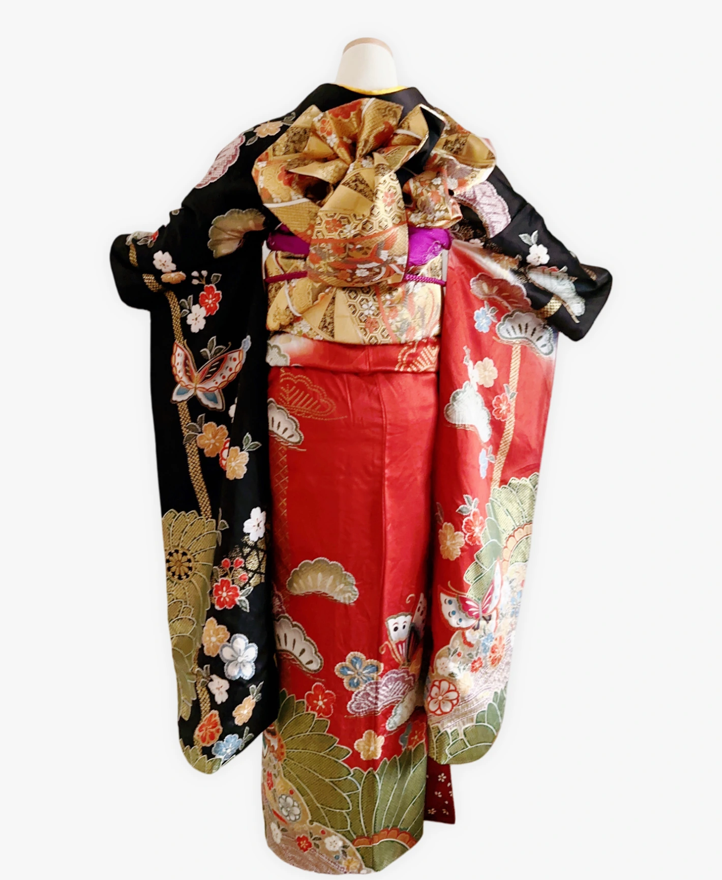 紅海老茶 赤系 暈し染め 駒刺繍 金彩 絞り 松 桜 蝶 振袖レンタル - 画像 2