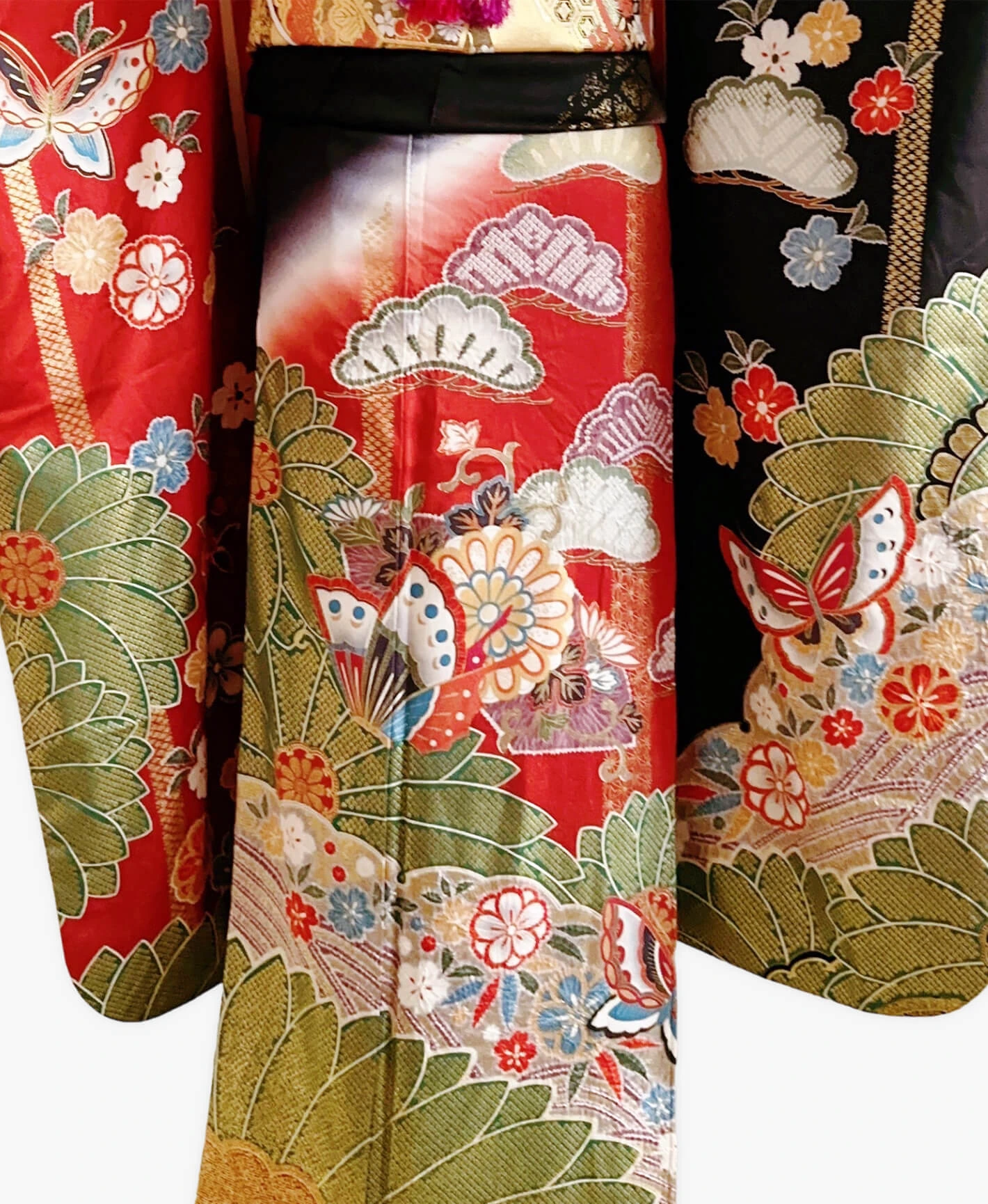 紅海老茶 赤系 暈し染め 駒刺繍 金彩 絞り 松 桜 蝶 振袖レンタル - 画像 5