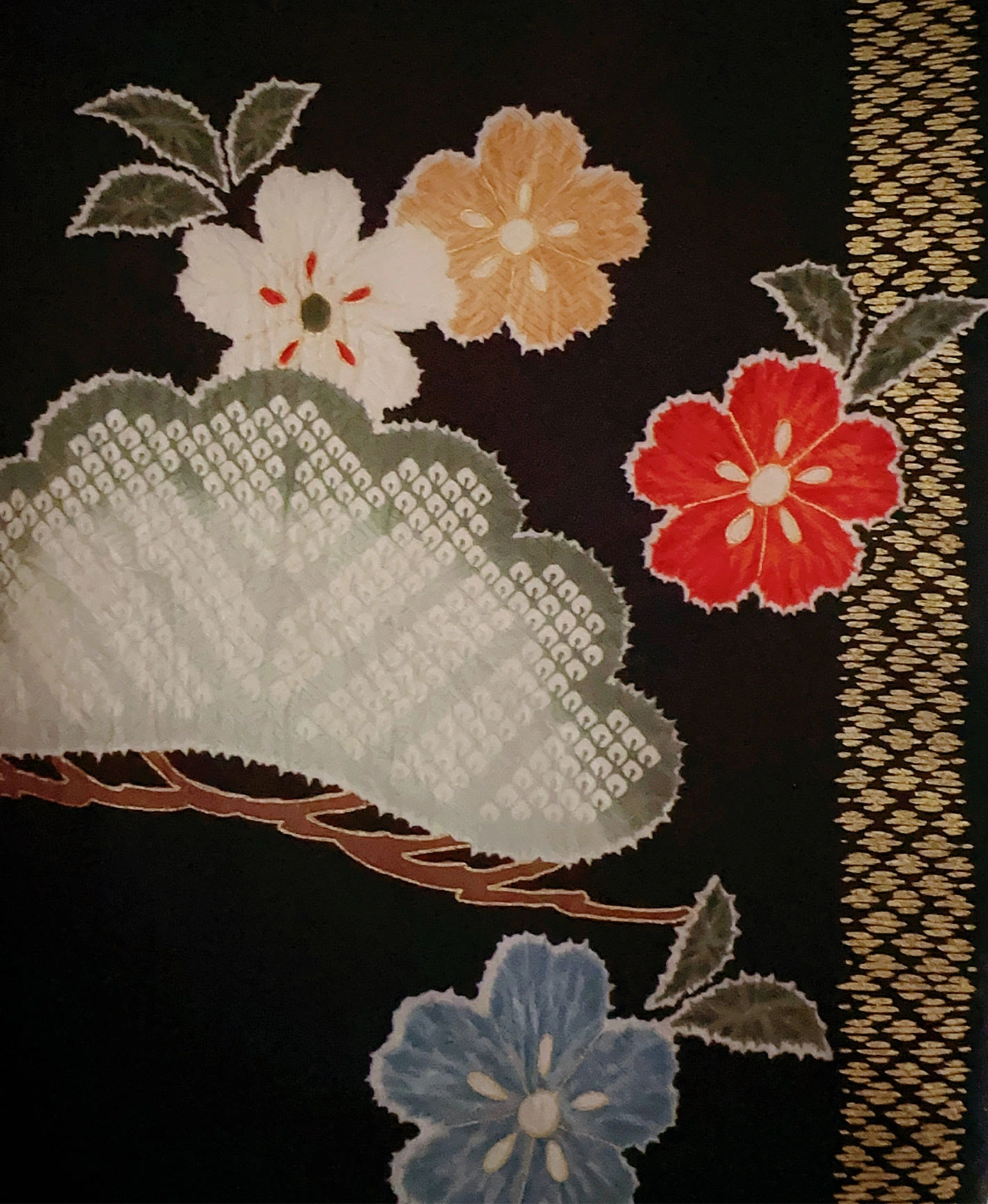 紅海老茶 赤系 暈し染め 駒刺繍 金彩 絞り 松 桜 蝶 振袖レンタル - 画像 8