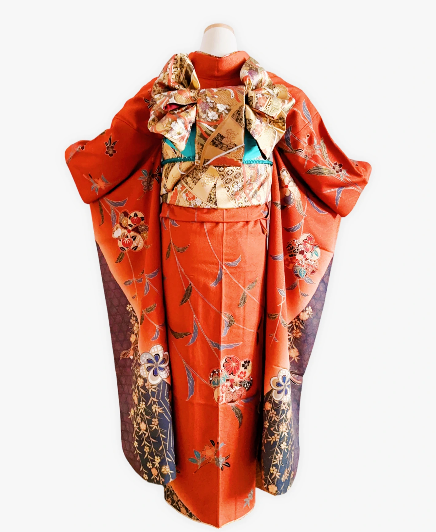 緋色 赤系 暈し染め 駒刺繍 金彩 鳳凰 枝垂れ桜 振袖レンタル - 画像 2