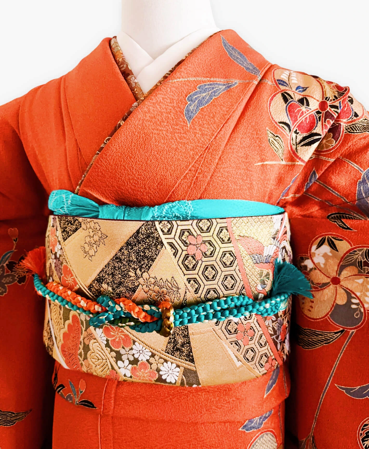 緋色 赤系 暈し染め 駒刺繍 金彩 鳳凰 枝垂れ桜 振袖レンタル - 画像 3