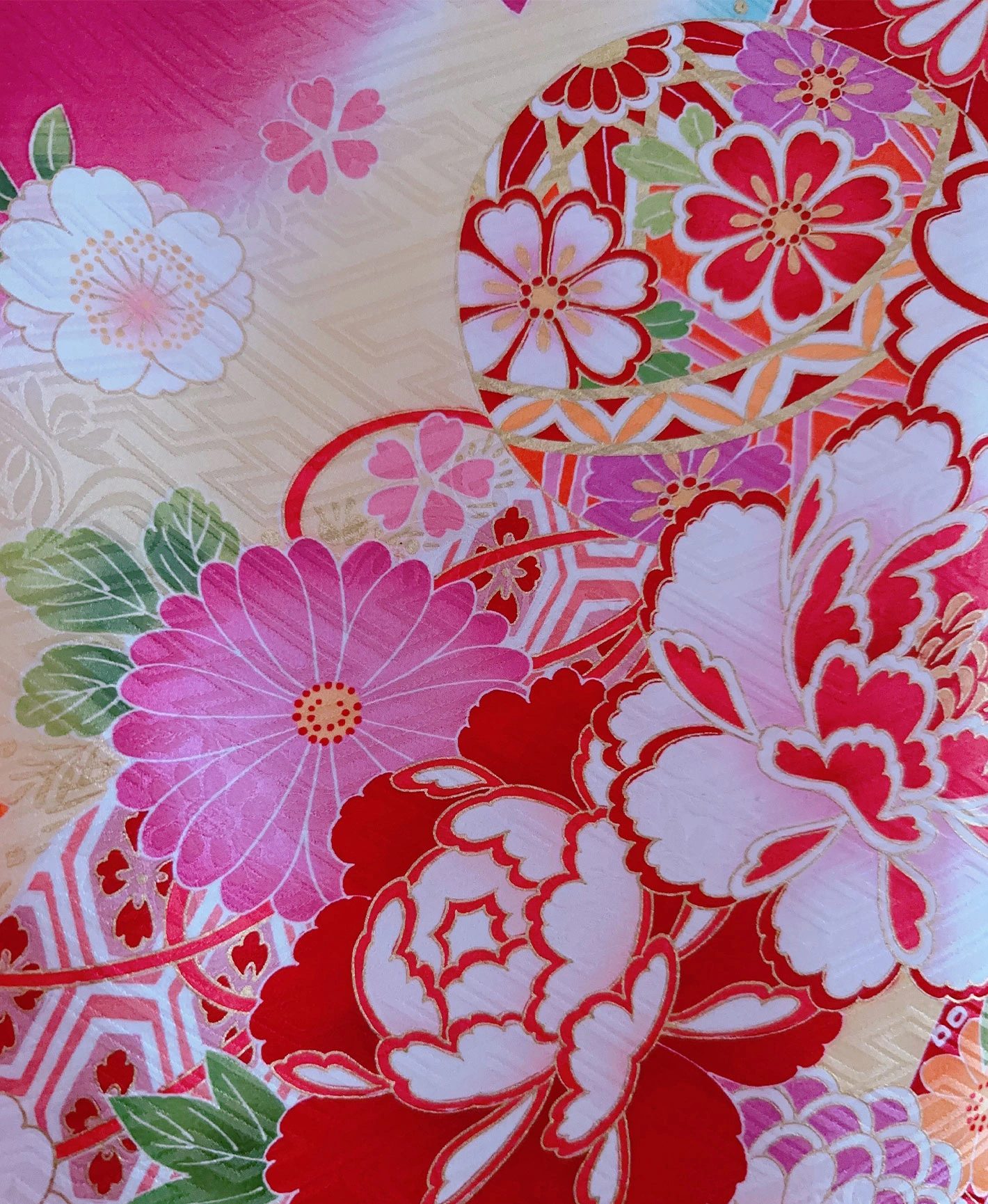 躑躅色 赤紫系 暈し染め 金彩 牡丹 手鞠 百花繚亂 振袖レンタル - 画像 8