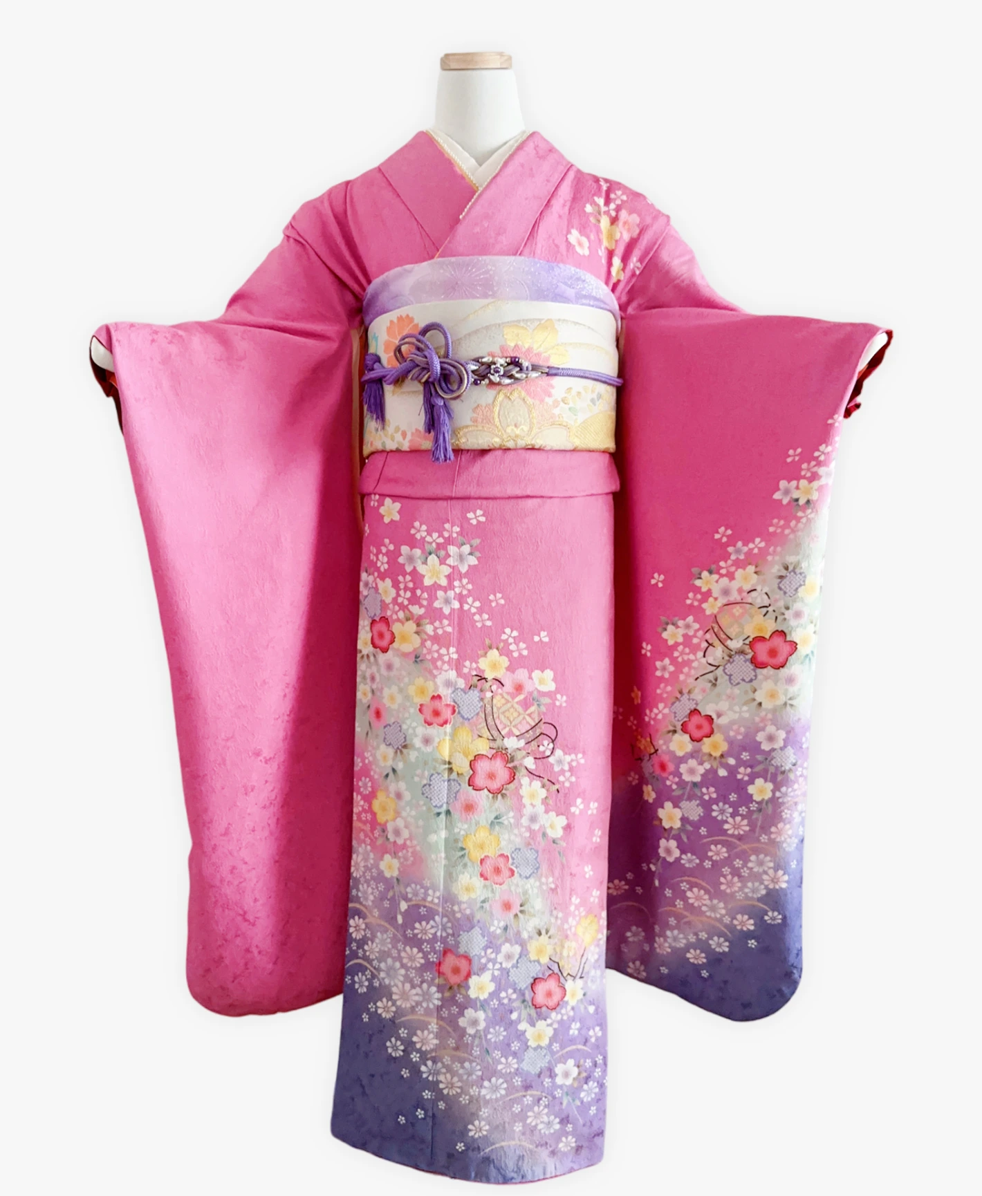 桃花色 ピンク系 暈し染め 手描き 桜吹雪 手鞠 振袖レンタル - 画像 1
