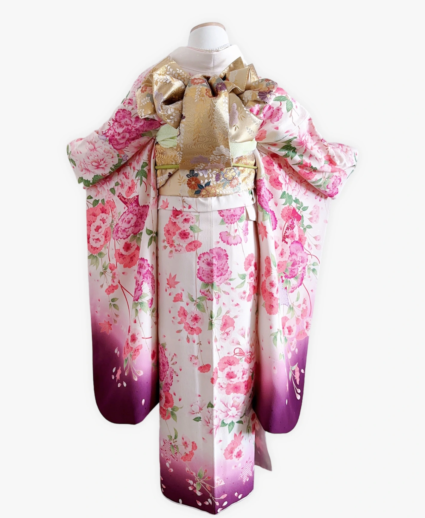 生成り色 ピンク系 暈し染め 桜牡丹 藥玉 振袖レンタル - 画像 2