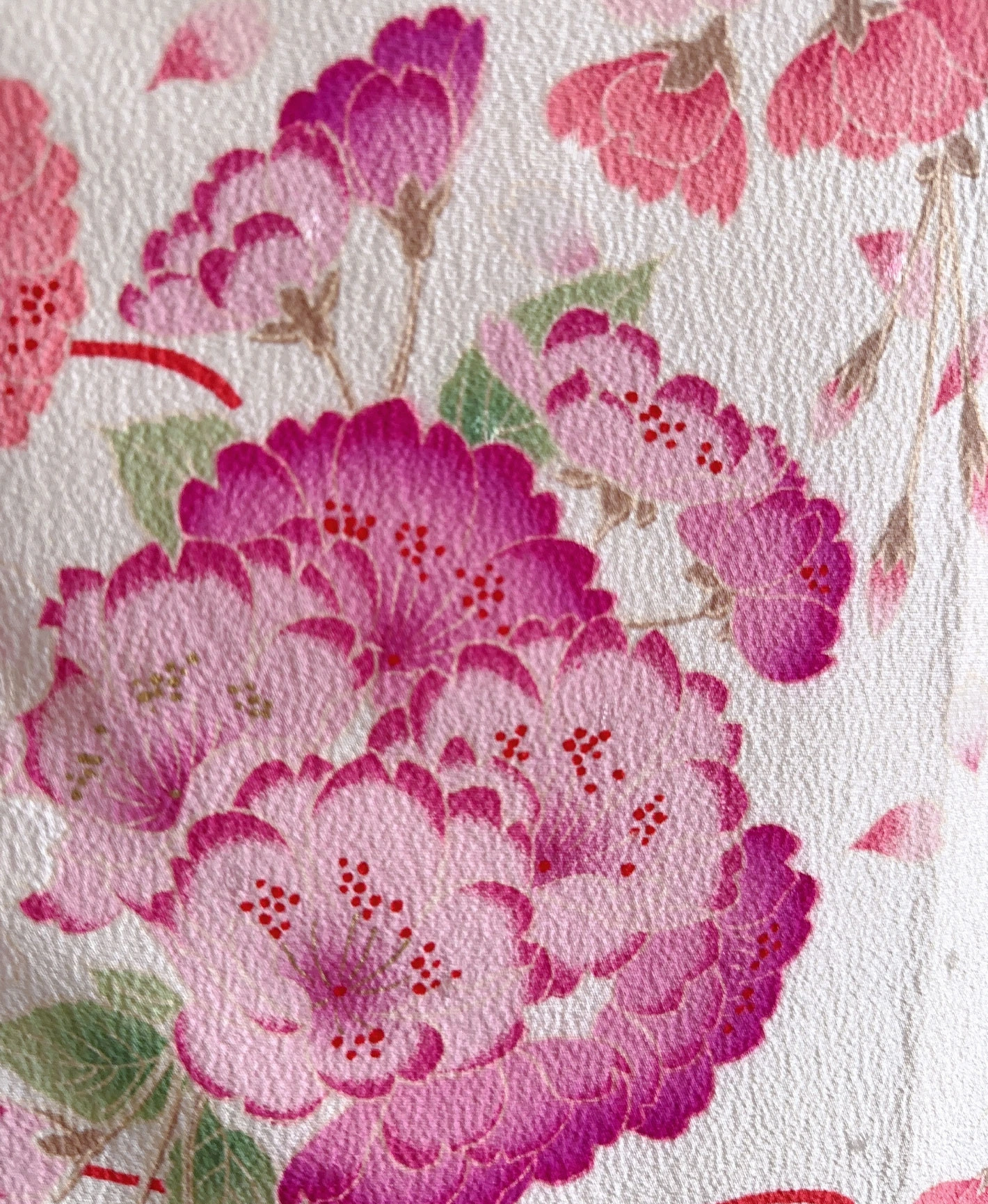 生成り色 ピンク系 暈し染め 桜牡丹 藥玉 振袖レンタル - 画像 8