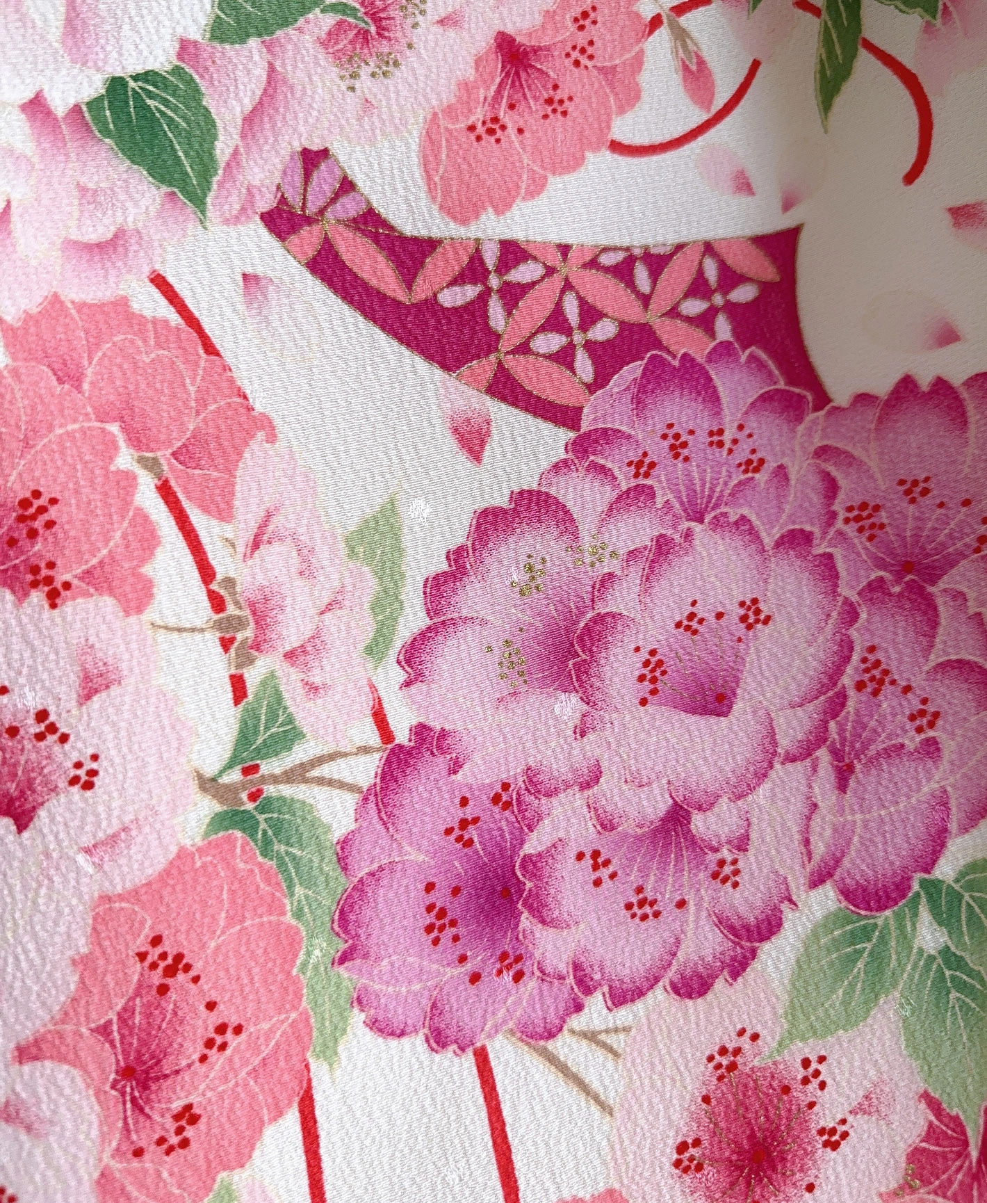 生成り色 ピンク系 暈し染め 桜牡丹 藥玉 振袖レンタル - 画像 10