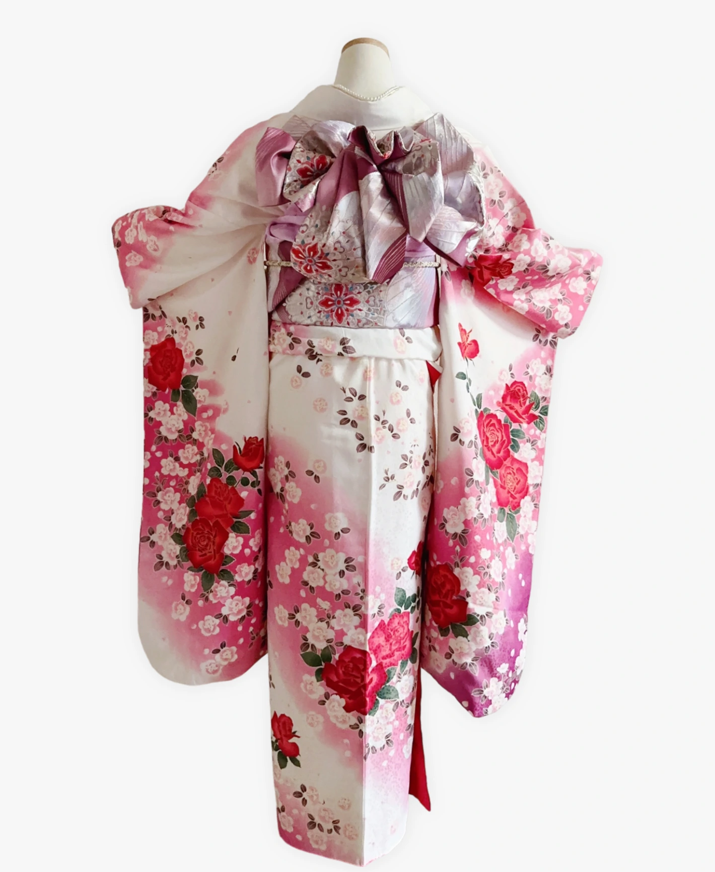 白色 ピンク系 暈し染め 薔薇 花吹雪 振袖レンタル - 画像 2