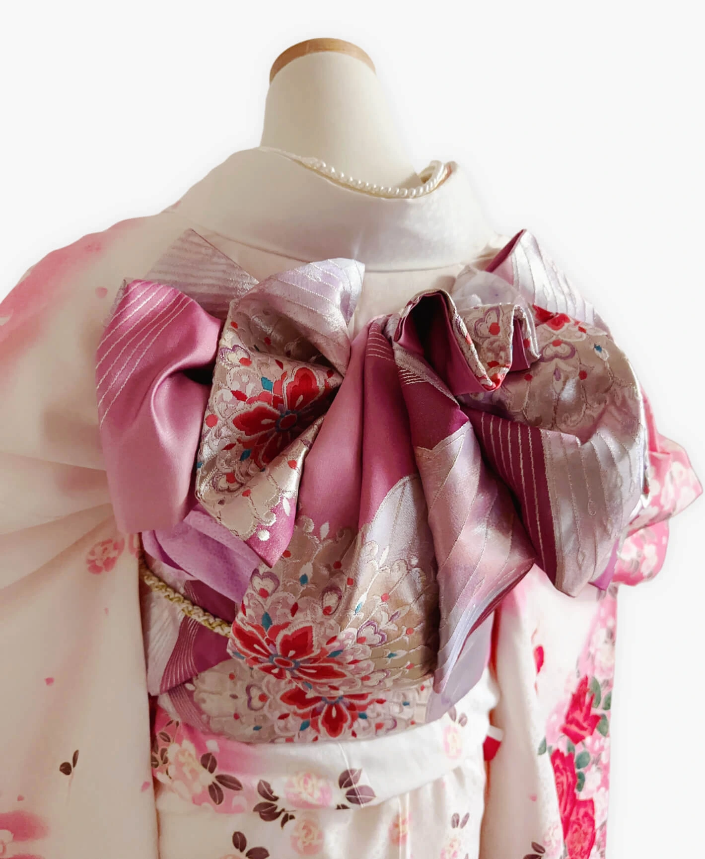 白色 ピンク系 暈し染め 薔薇 花吹雪 振袖レンタル - 画像 4