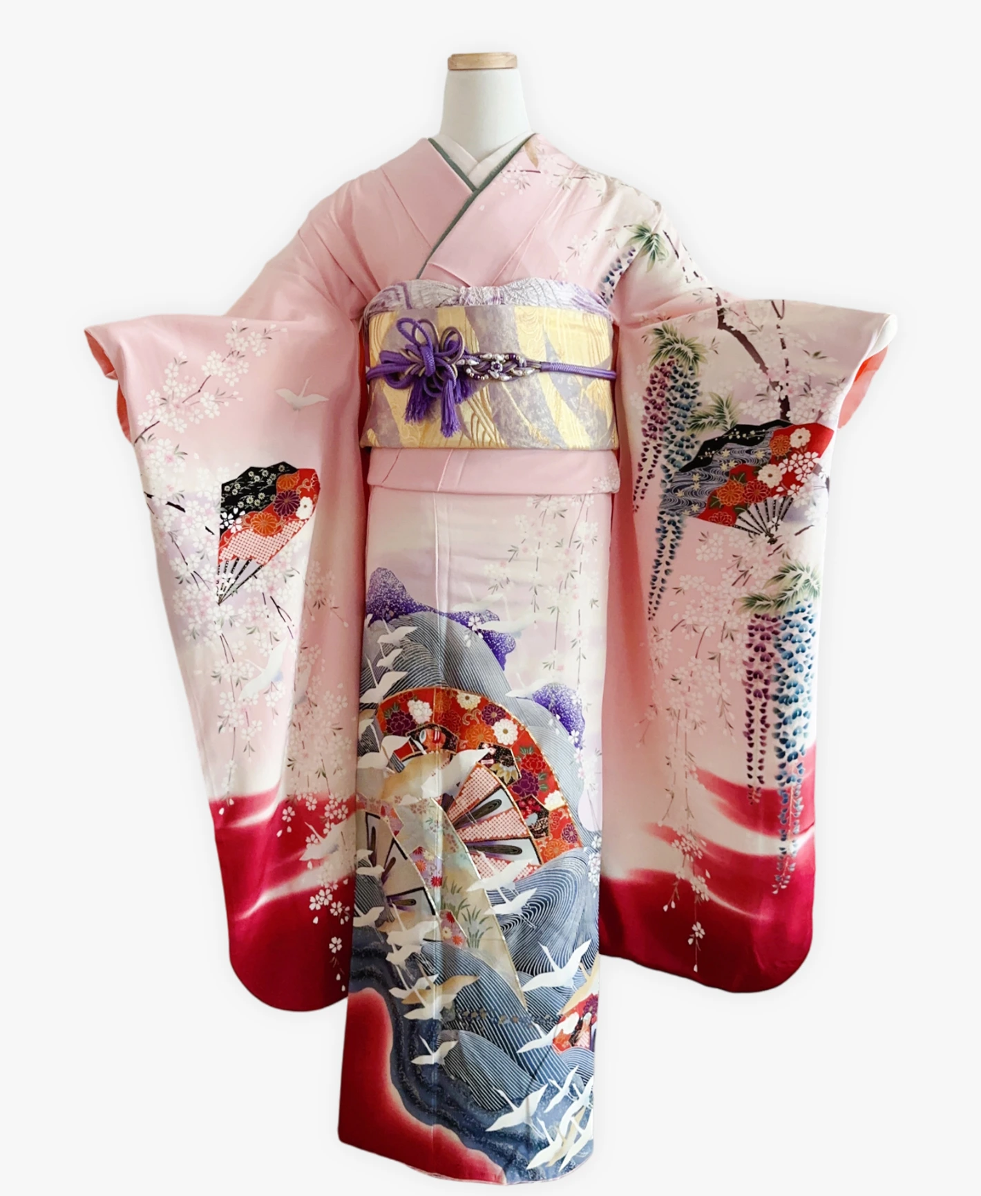 撫子色 ピンク系 暈し染め 駒刺繍 金彩 藤 桜 扇 鶴 風景 振袖レンタル - 画像 1