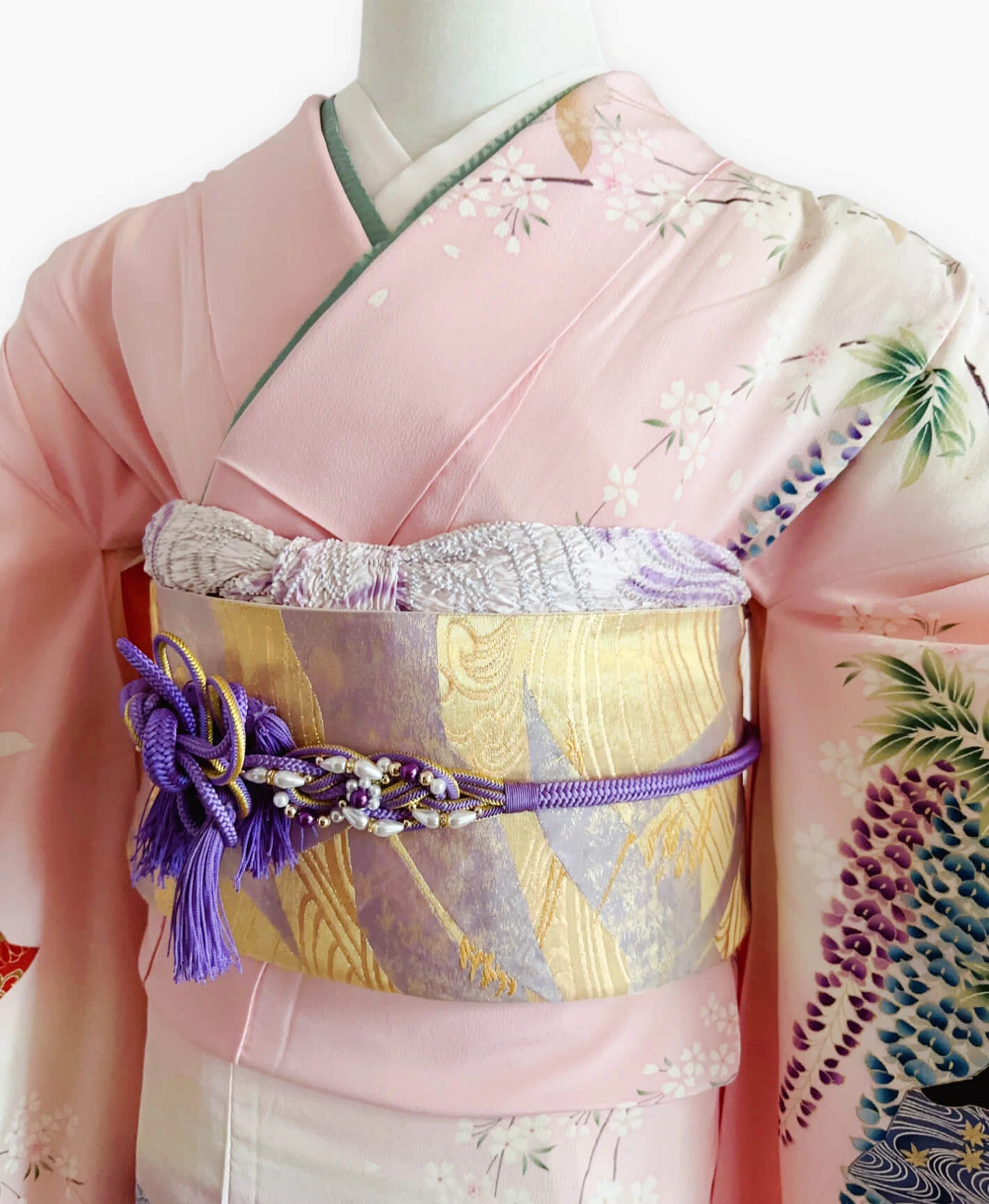 撫子色 ピンク系 暈し染め 駒刺繍 金彩 藤 桜 扇 鶴 風景 振袖レンタル - 画像 3