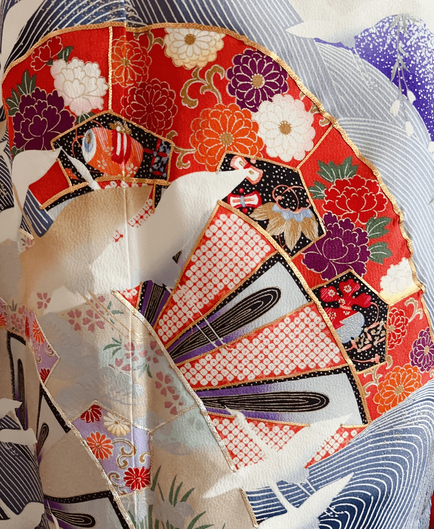 撫子色 ピンク系 暈し染め 駒刺繍 金彩 藤 桜 扇 鶴 風景 振袖レンタル - 画像 6