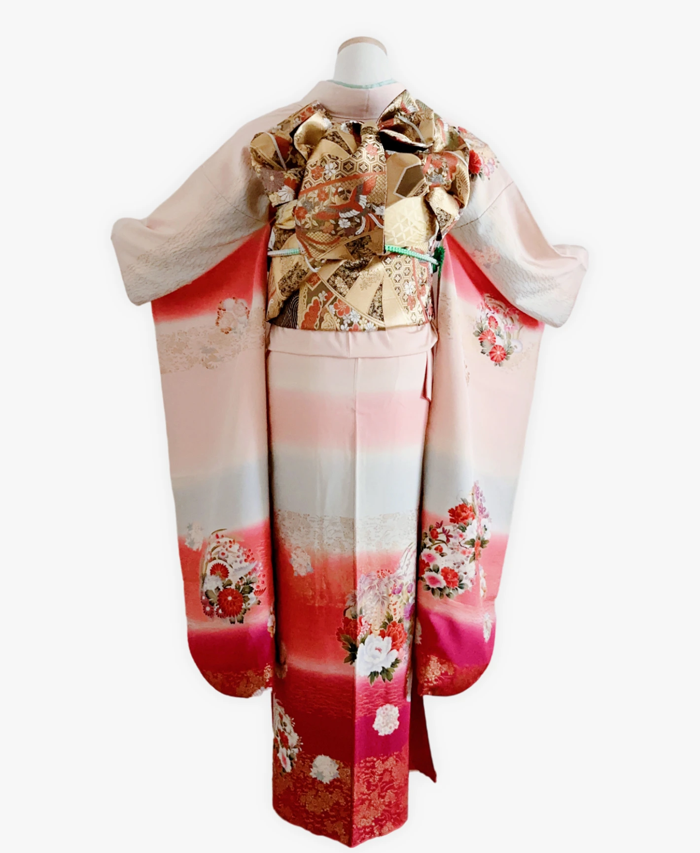 灰桜 ピンク系 暈し染め 金彩 花草 雪輪 振袖レンタル - 画像 2