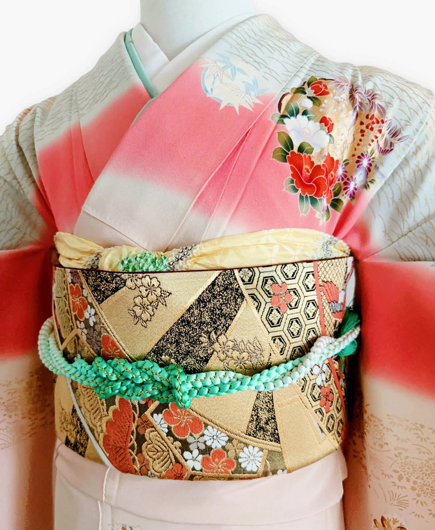 灰桜 ピンク系 暈し染め 金彩 花草 雪輪 振袖レンタル - 画像 3