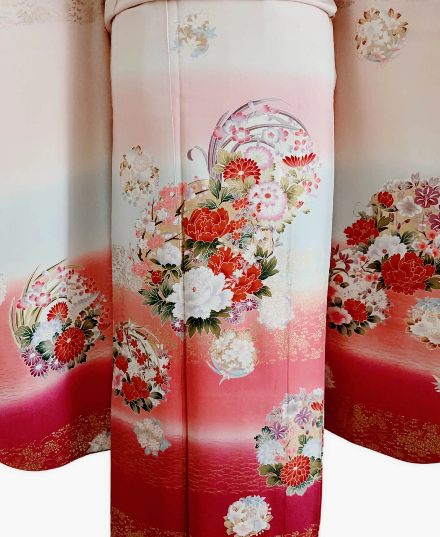 灰桜 ピンク系 暈し染め 金彩 花草 雪輪 振袖レンタル - 画像 5