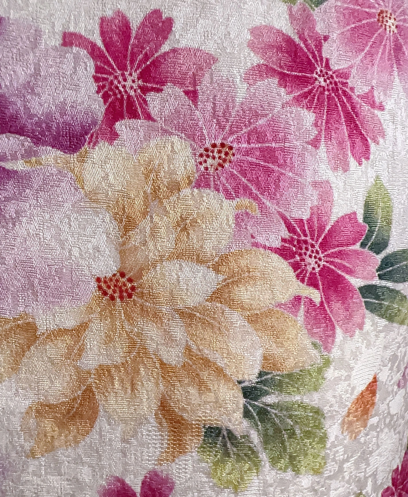 菖蒲色 ピンク系 暈し染め 手描き 百花繚亂 振袖レンタル - 画像 7