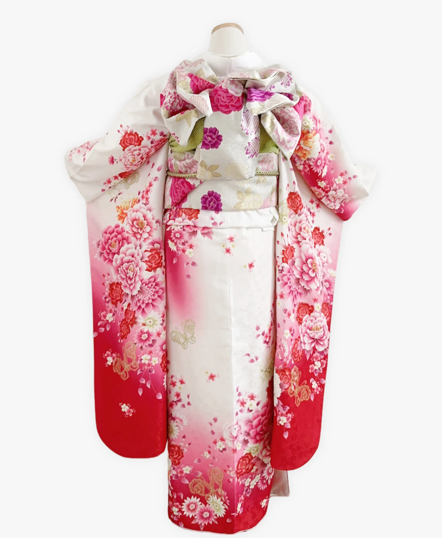 白 白系 暈し染め 金彩 牡丹 蝶 百花繚亂 振袖レンタル - 画像 2