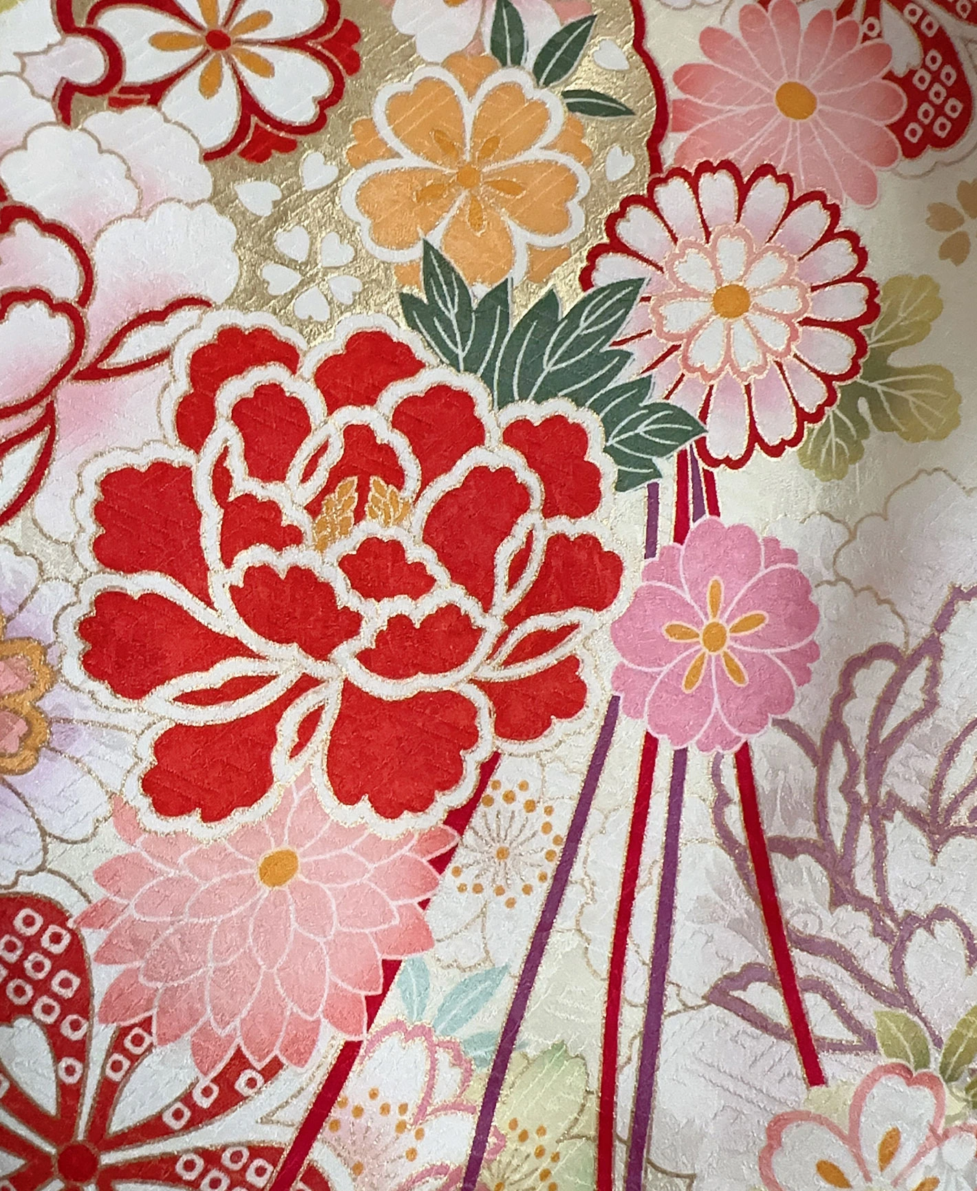 鳥の子色 黄系 暈し染め 駒刺繍 金彩 牡丹 菊 花草 流水 振袖レンタル - 画像 8