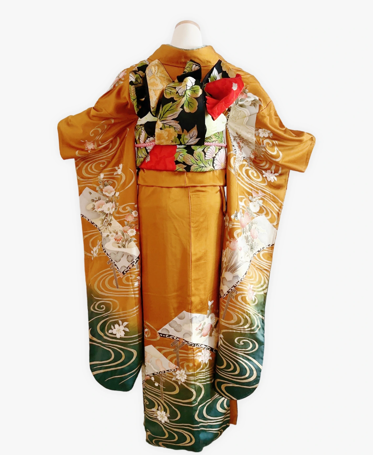 柑子色 黄系 暈し染め 金彩 牡丹 藤 花草 流水 振袖レンタル - 画像 2
