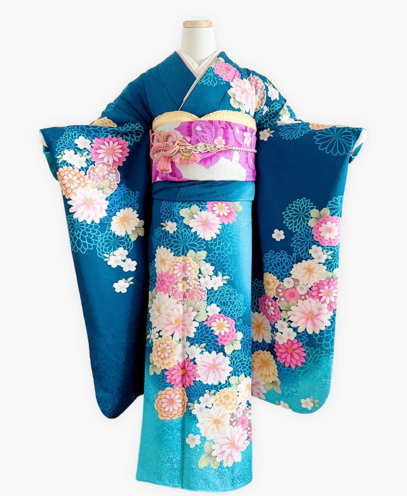 縹色 青系 暈し染め 金彩 手描き 菊 桜 雪輪 振袖レンタル - 画像 1