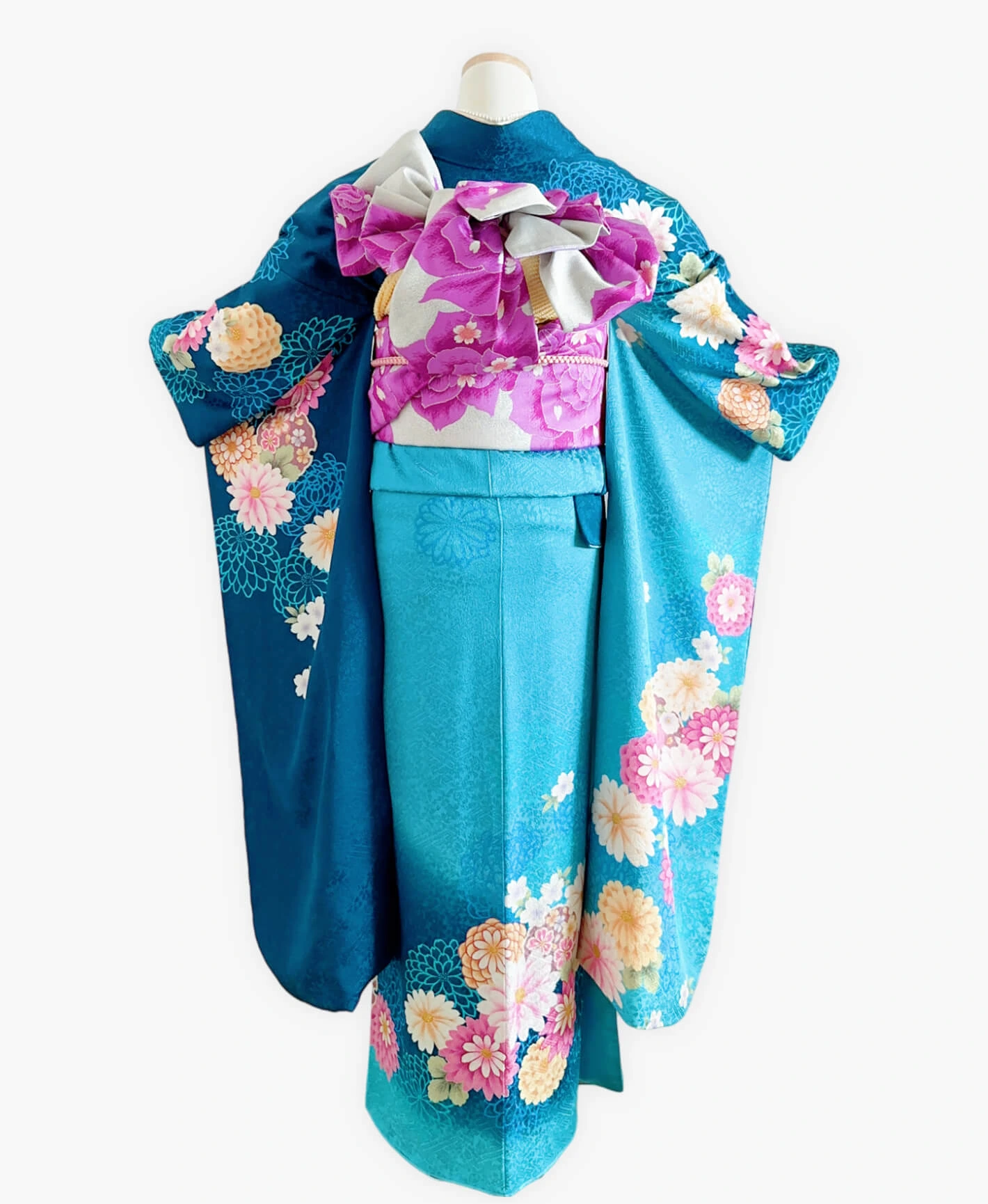 縹色 青系 暈し染め 金彩 手描き 菊 桜 雪輪 振袖レンタル - 画像 2