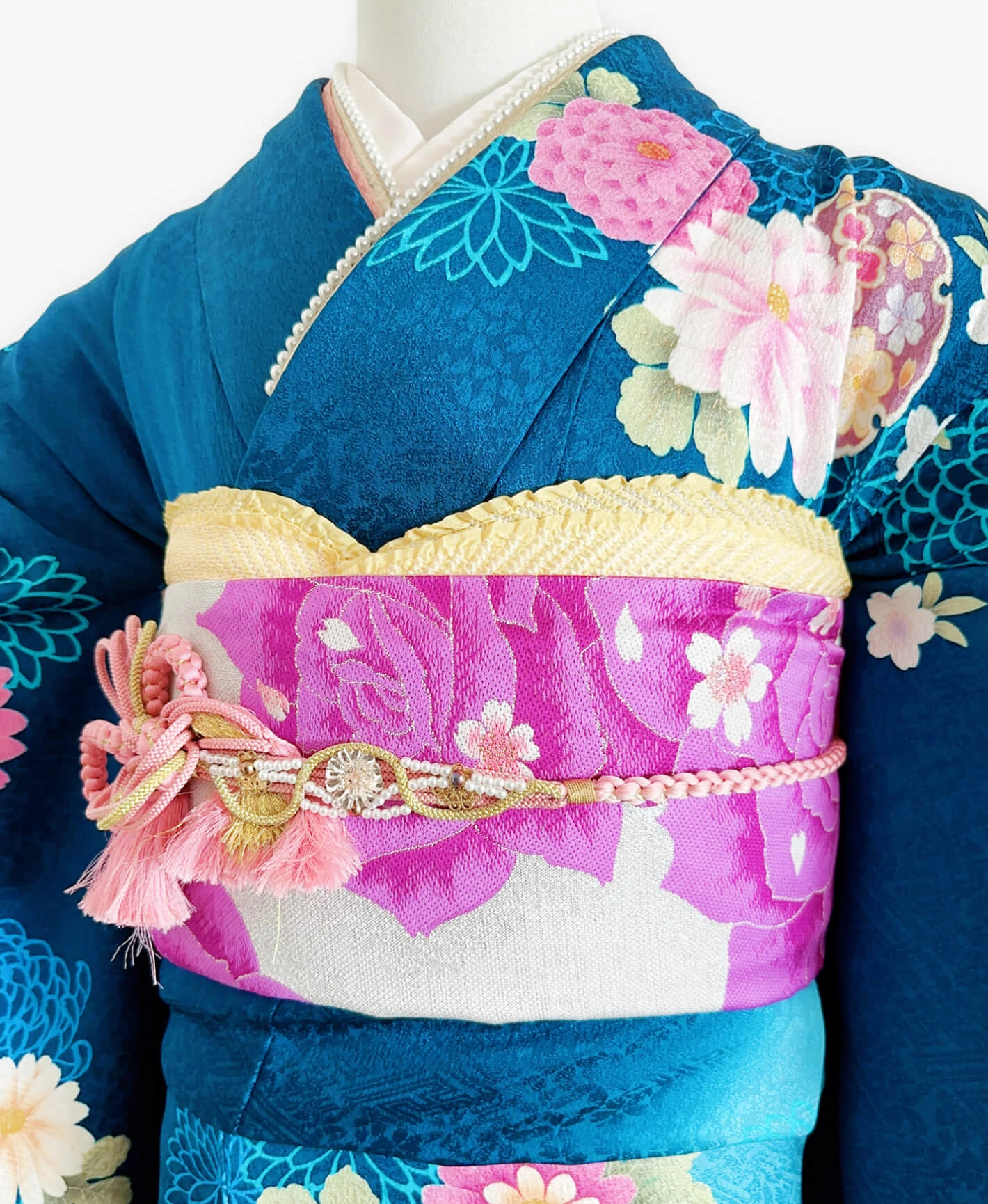 縹色 青系 暈し染め 金彩 手描き 菊 桜 雪輪 振袖レンタル - 画像 3