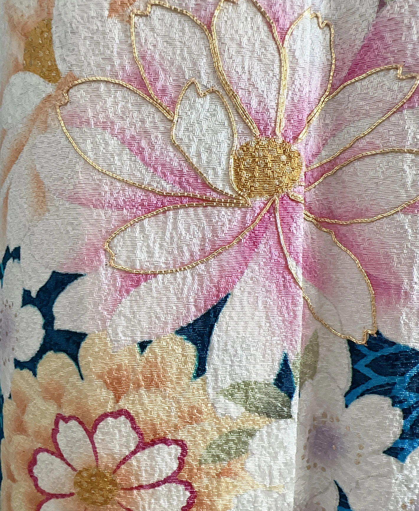 縹色 青系 暈し染め 金彩 手描き 菊 桜 雪輪 振袖レンタル - 画像 8
