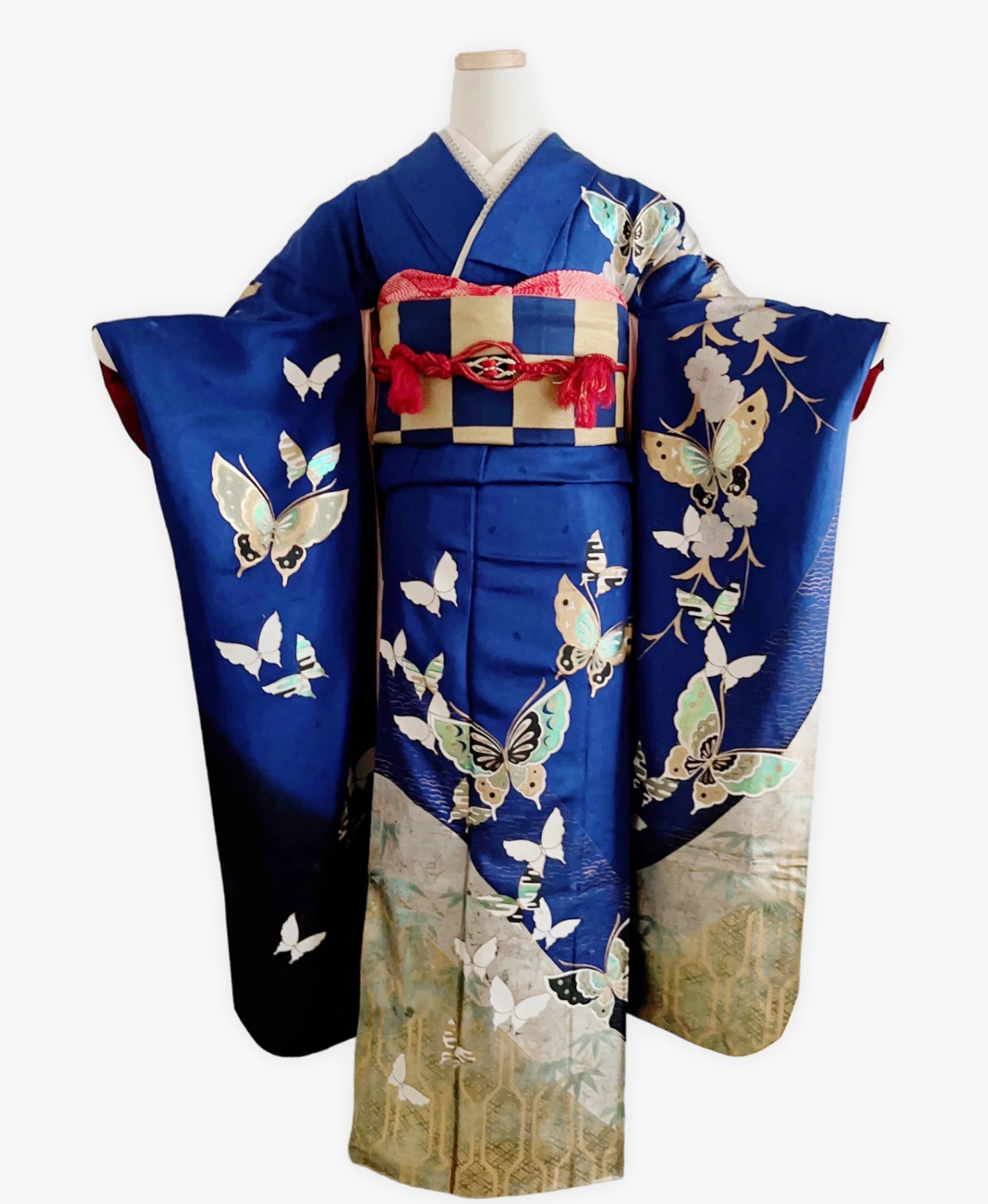瑠璃紺 青系 暈し染め 金彩 螺鈿風 竹 蝶 振袖レンタル - 画像 1