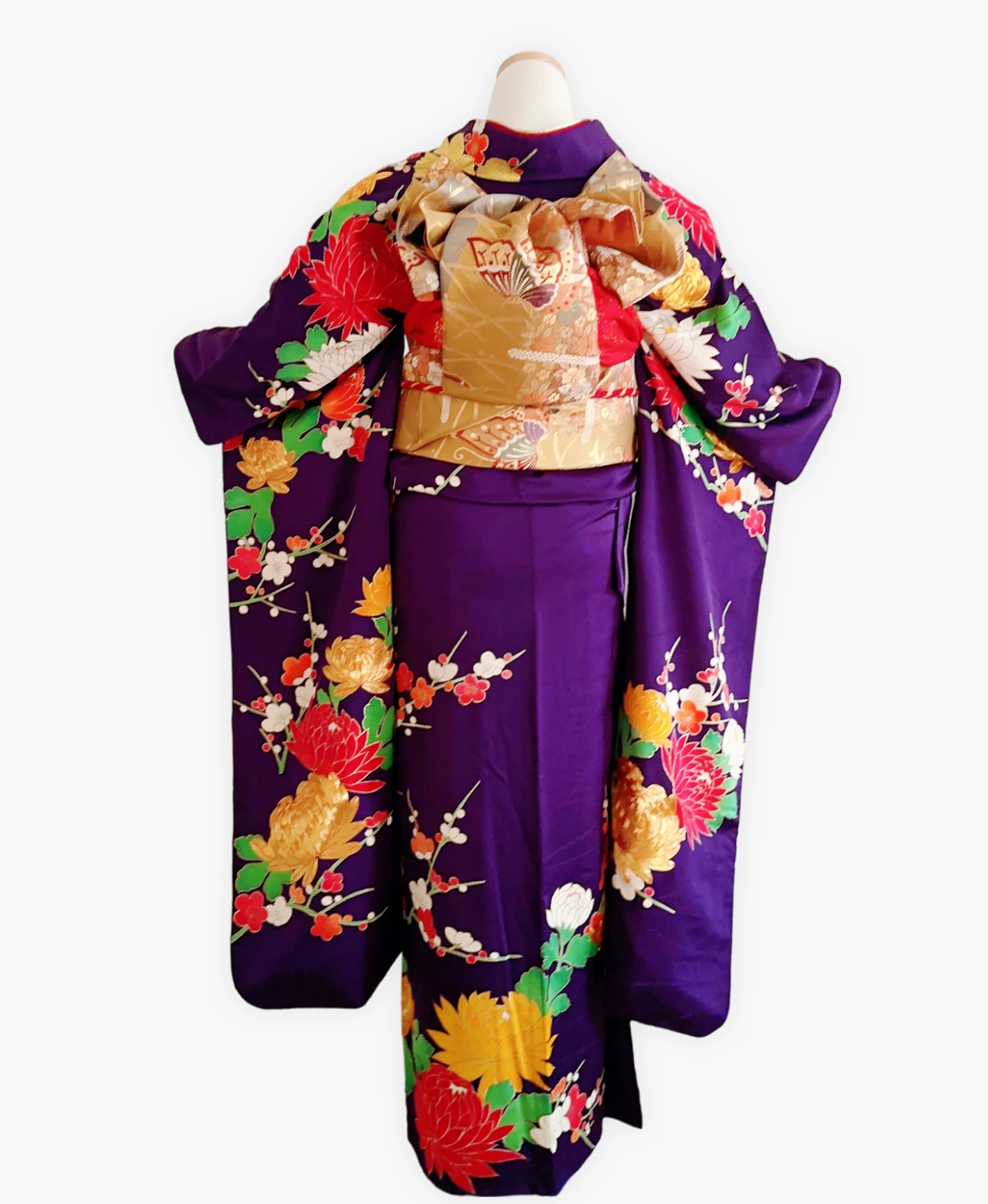 葡萄色 紫系 暈し染め 駒刺繍 金彩 菊 花草 振袖レンタル - 画像 2