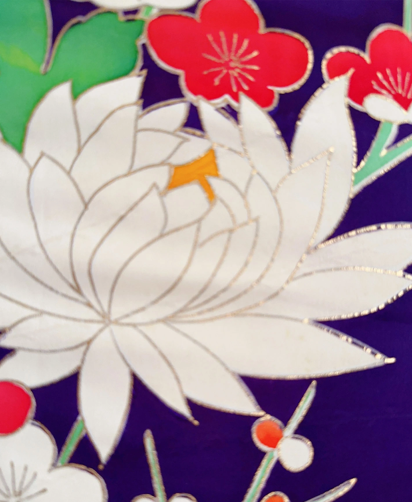 葡萄色 紫系 暈し染め 駒刺繍 金彩 菊 花草 振袖レンタル - 画像 7